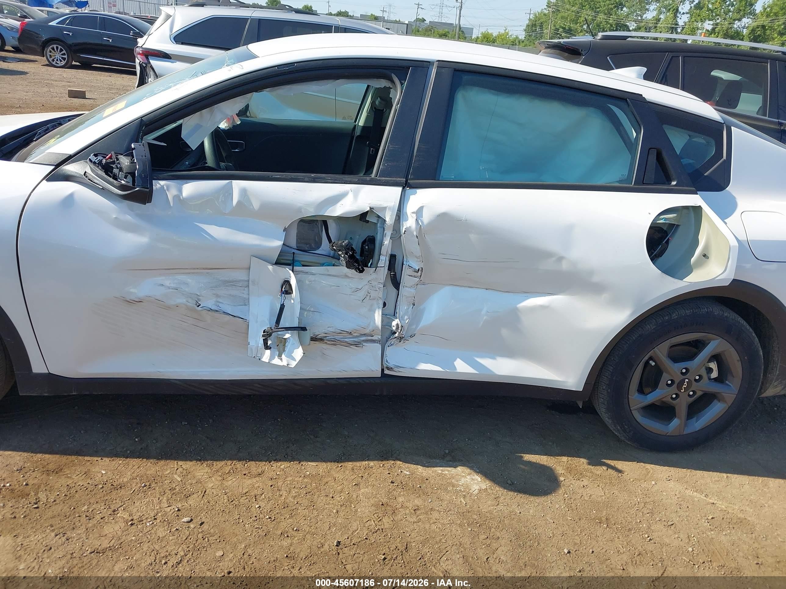 2025 Kia K4 VIN 3KPFT4DE3SE030604 IAAI salvage auction — Side, Salvage (Ohio), sold $5,800 on 2026-09-18 (photo 6)