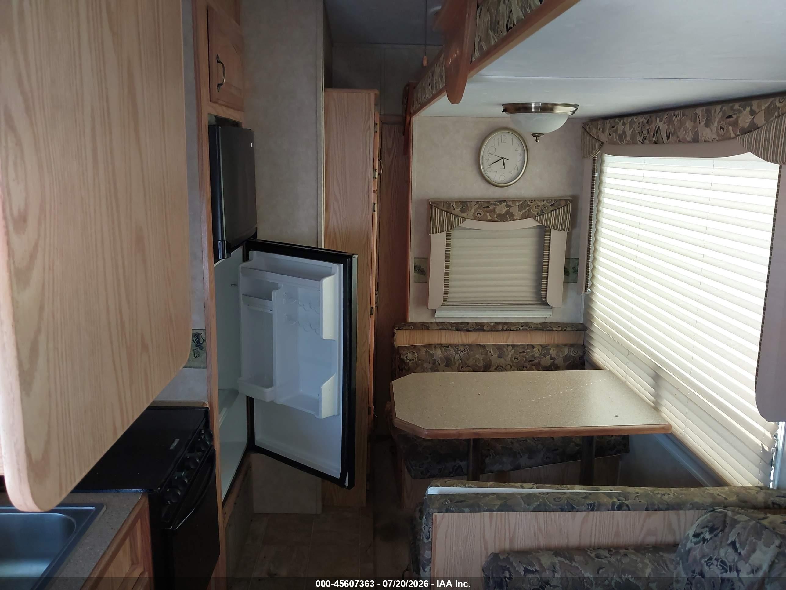2006 Cedar creek Silverback VIN 4X4FCRJ286P196253 IAAI salvage auction — Rear End, Salvage (Pennsylvania), sold $25 on 2026-09-02 (photo 8)