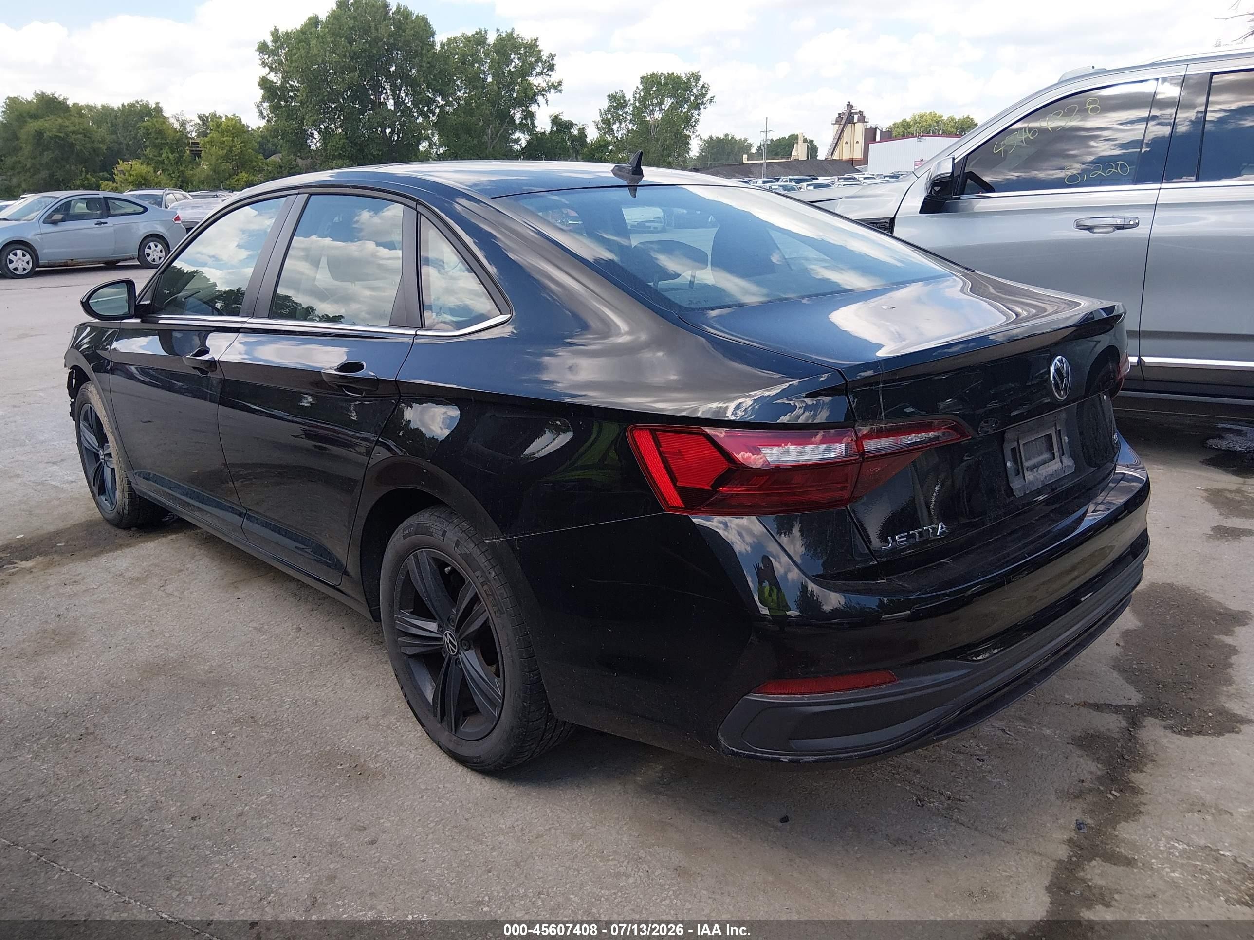 2024 Volkswagen Jetta VIN 3VW7M7BU2RM043094 IAAI salvage auction — Front End, Salvage (Kansas), sold $5,700 on 2026-09-29 (photo 3)