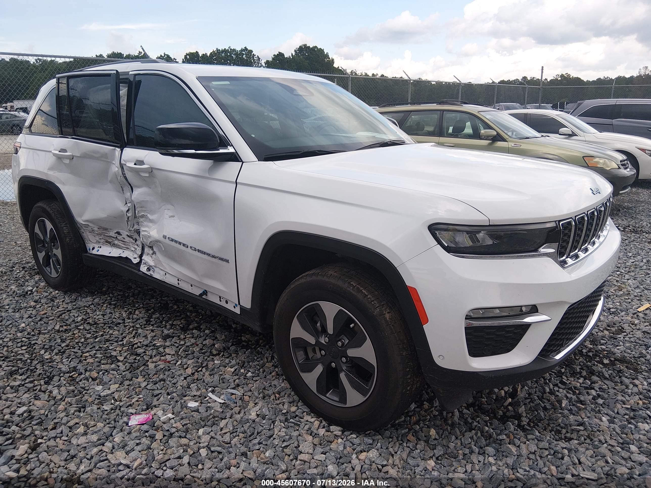 2024 Jeep Grand Cherokee VIN 1C4RJYB66RC713856 IAAI salvage auction — Side, Wait Title, sold $14,100 on 2026-09-20 (photo 1)