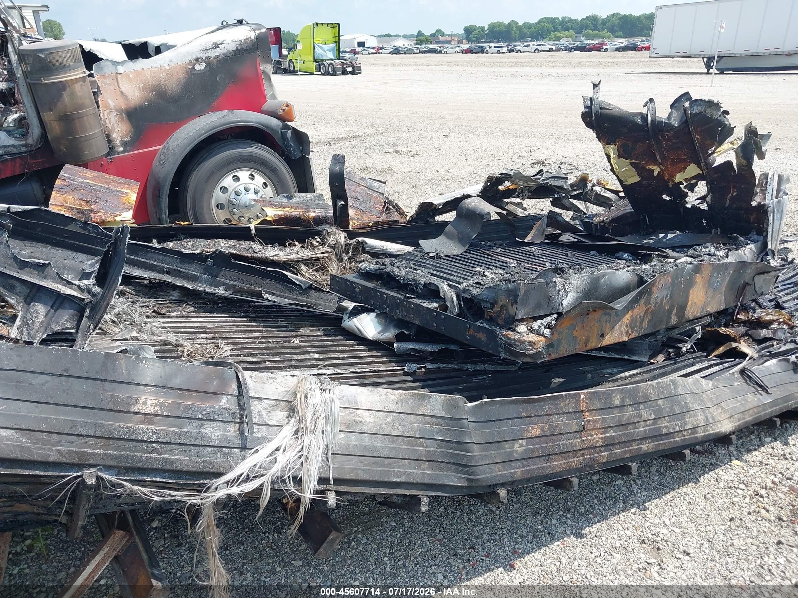 2025 Utility Trailer Mfg Utility Trailer Mfg VIN 1UYVS2538S2139221 IAAI salvage auction — Burn, Junk (Illinois), sold $25 on 2026-10-21 (photo 5)