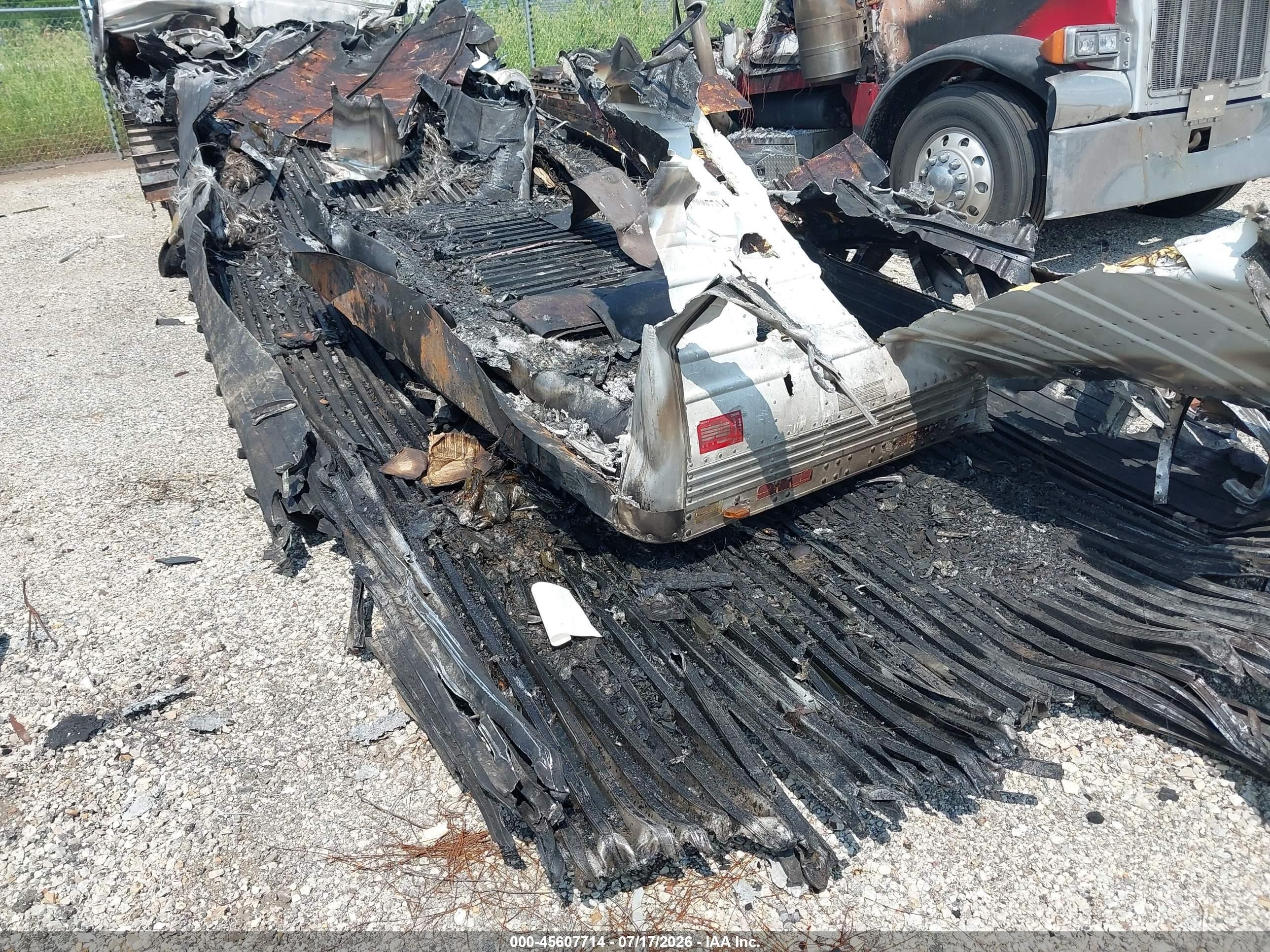 2025 Utility Trailer Mfg Utility Trailer Mfg VIN 1UYVS2538S2139221 IAAI salvage auction — Burn, Junk (Illinois), sold $25 on 2026-10-21 (photo 6)