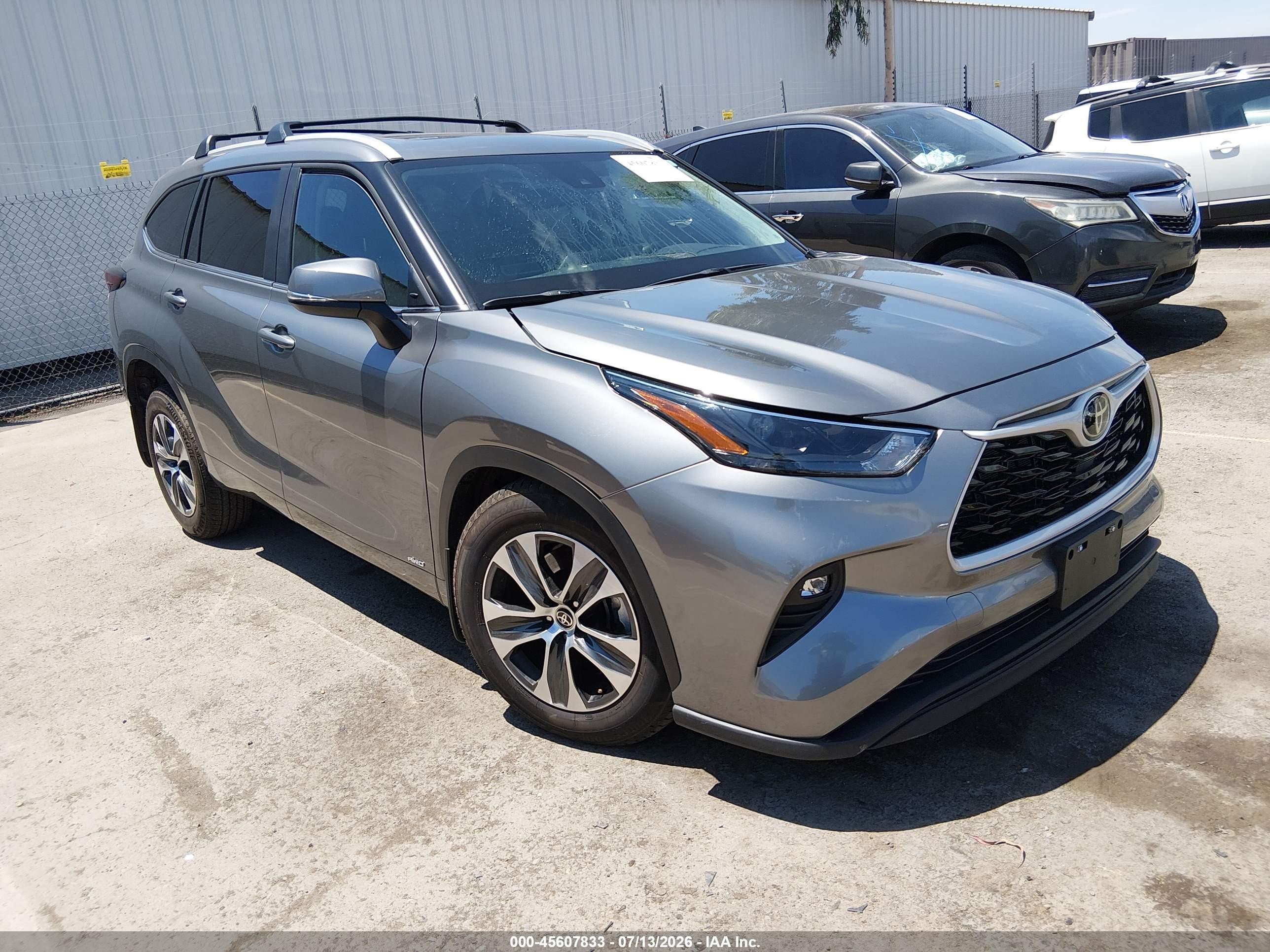 2026 Toyota Highlander Hybrid VIN 5TDKBRCH4TS703109 — IAAI salvage auction photo
