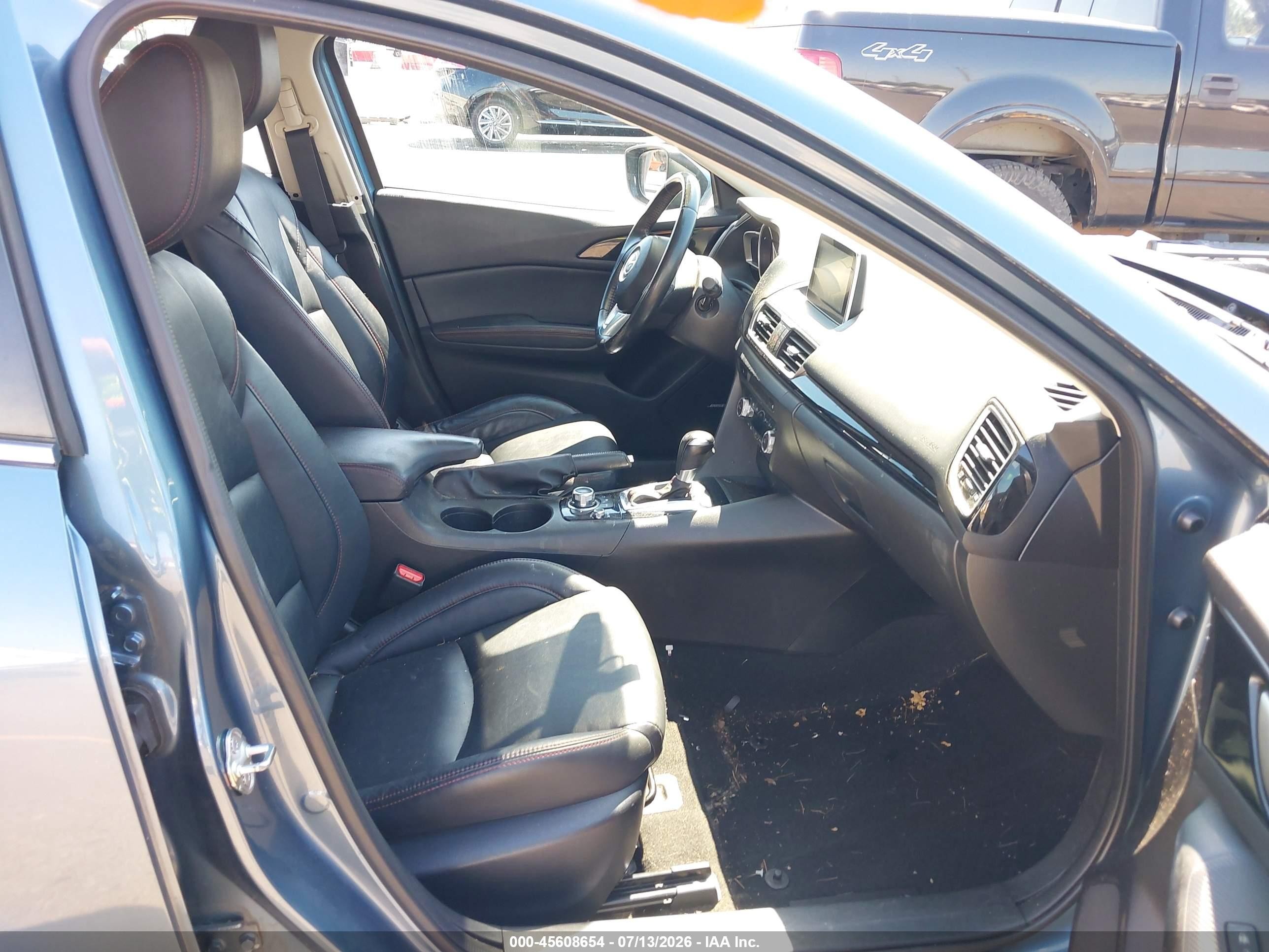 2015 Mazda 3 VIN JM1BM1M76F1240683 IAAI salvage auction — Side, Salvage (Oregon), sold $1,950 on 2026-09-18 (photo 5)