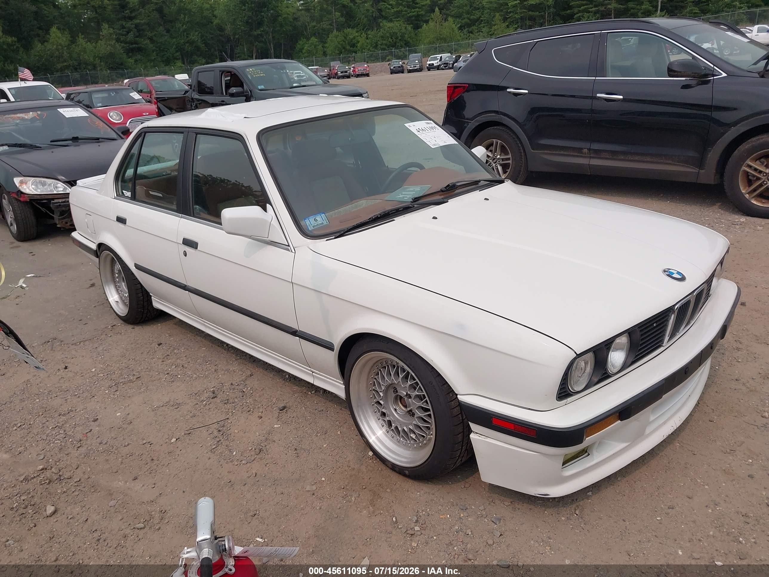 1990 BMW 3 series VIN WBAAD2318LED27004 IAAI salvage auction — Front End, Clear (Massachusetts), sold $19,650 on 2026-08-14 (photo 1)
