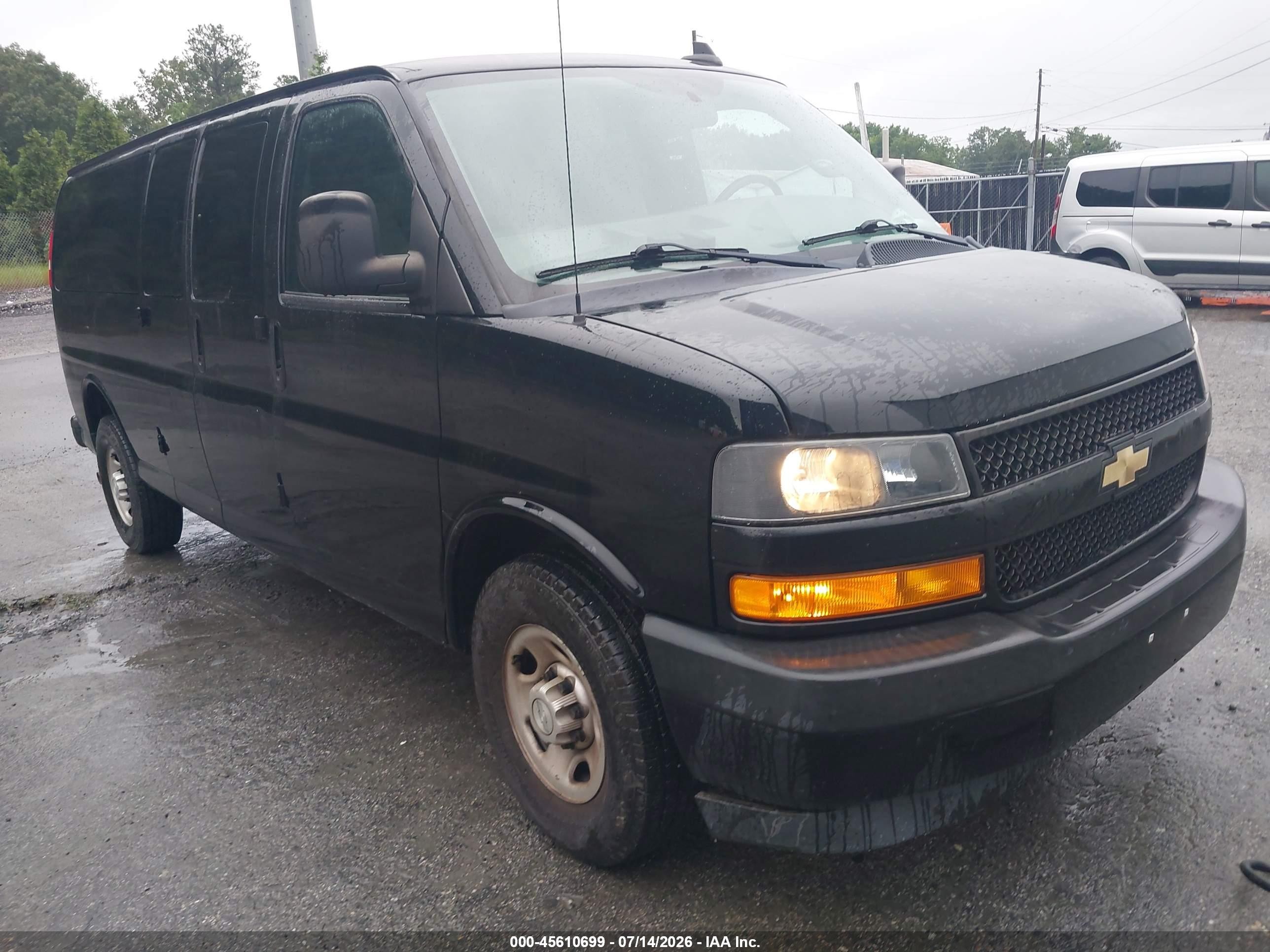 2019 Chevrolet Express 3500 VIN 1GAZGNFG5K1330730 — IAAI salvage auction photo