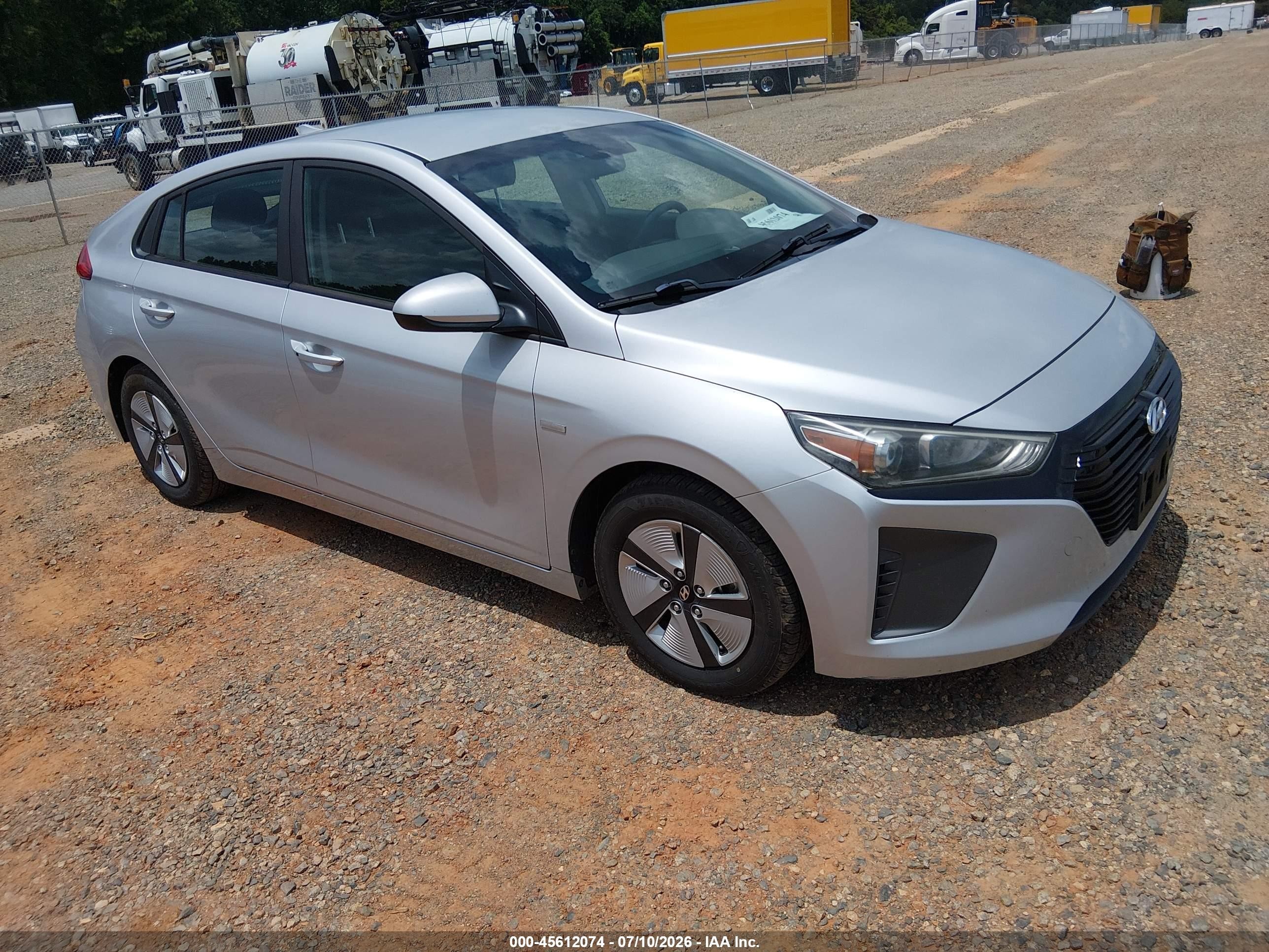 2018 Hyundai Ioniq Hybrid VIN KMHC65LC8JU075713 — IAAI salvage auction photo