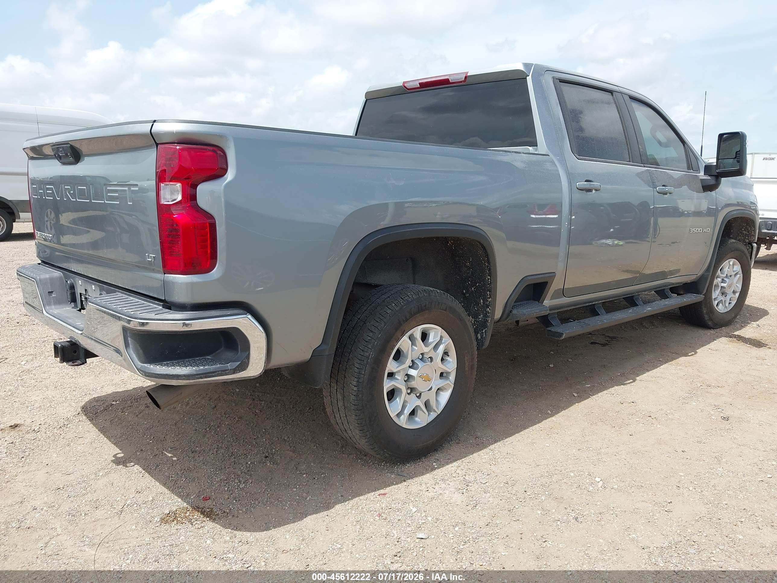 2026 Chevrolet VIN 2GC4KTE76T1148729 IAAI salvage auction — Unknown, Salvage (Texas), sold $24,150 on 2026-08-12 (photo 4)