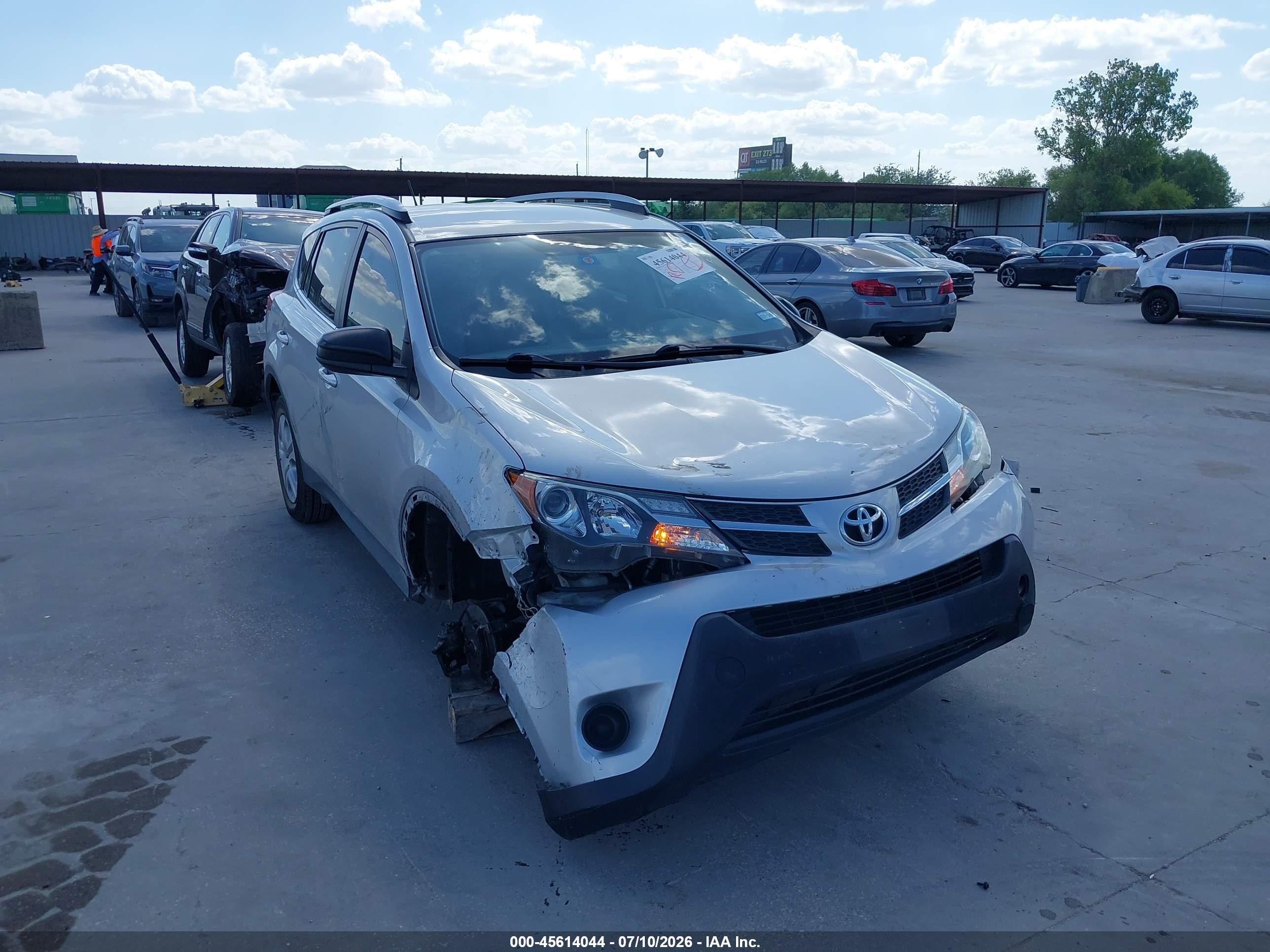 2015 Toyota RAV4 VIN JTMZFREV8FJ044278 — IAAI salvage auction photo