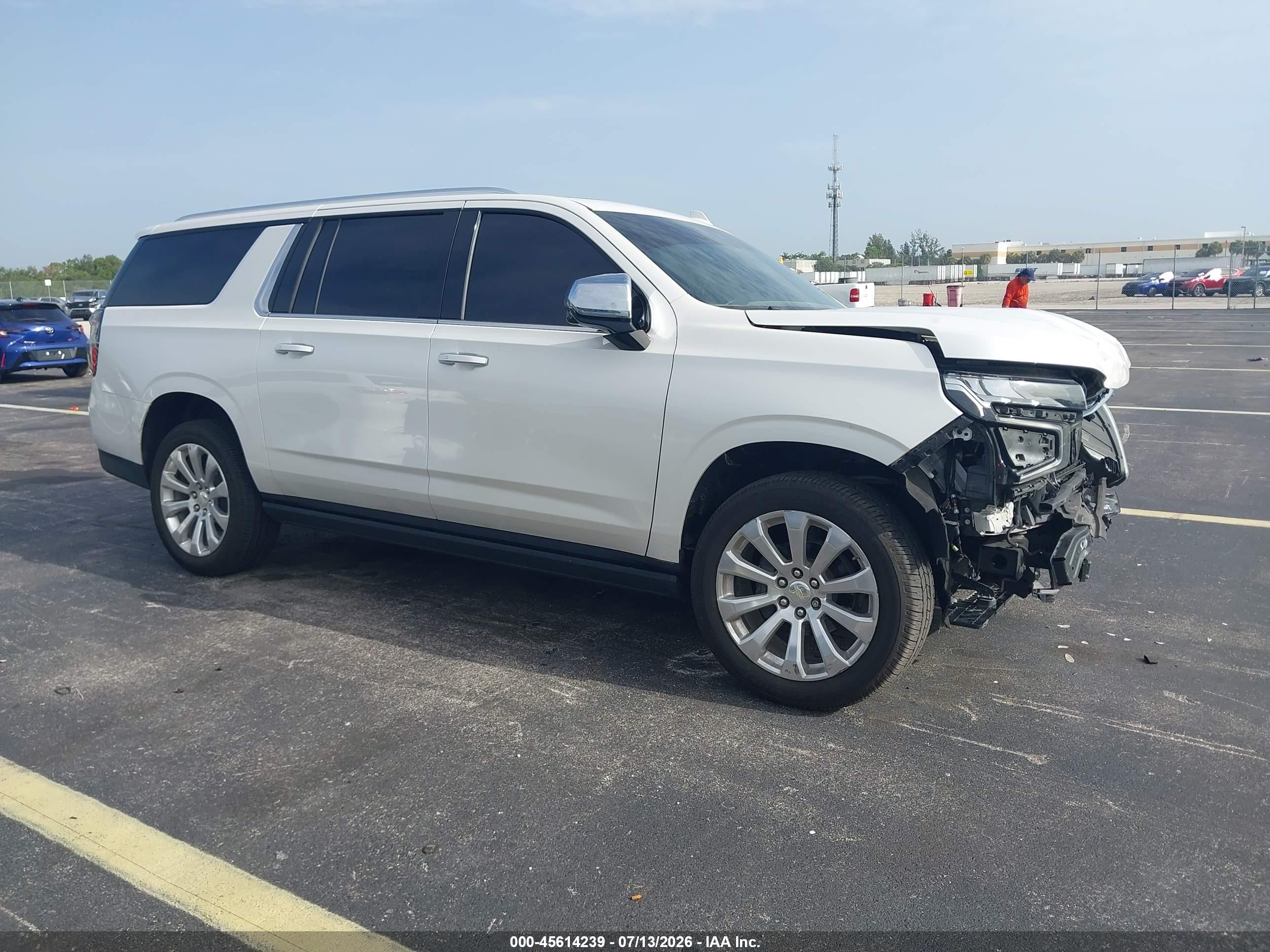 2021 Chevrolet Suburban VIN 1GNSCFKD6MR326705 — IAAI salvage auction photo