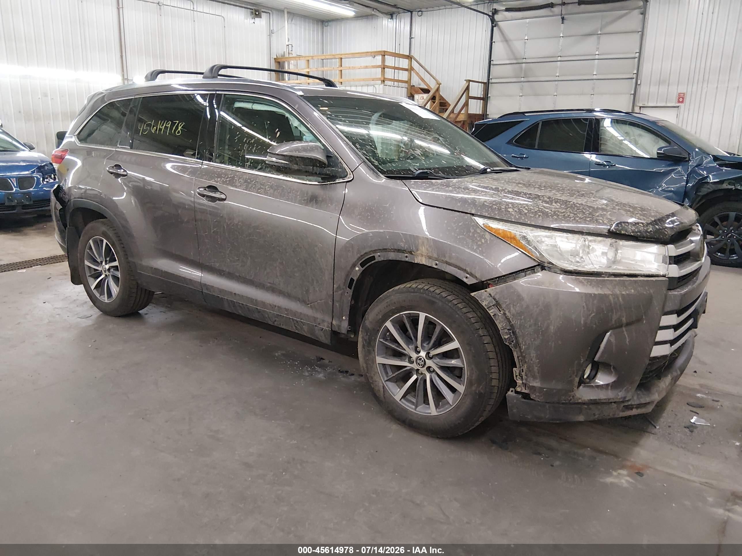 2019 Toyota Highlander VIN 5TDJZRFH8KS576804 — IAAI salvage auction photo