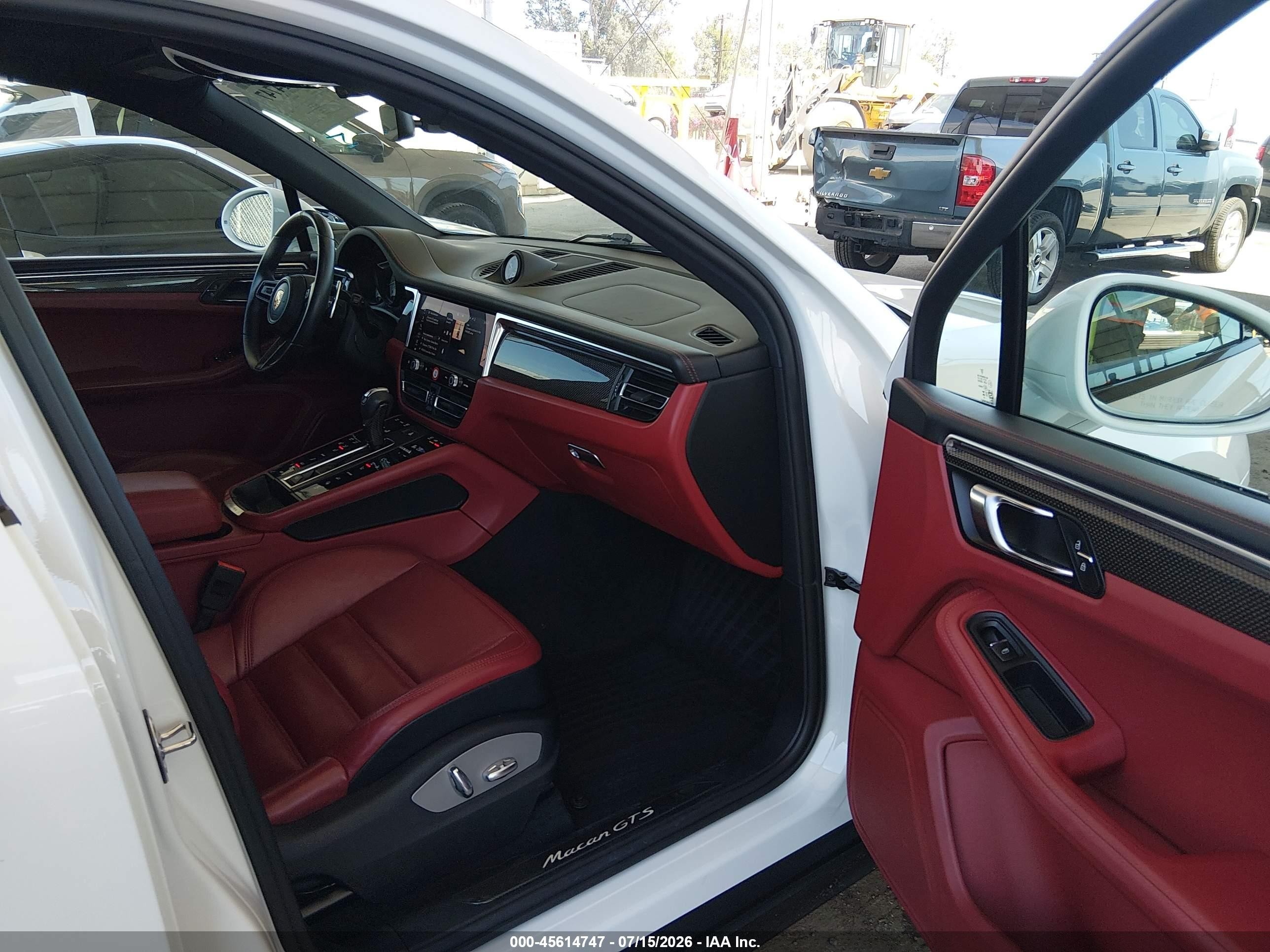2024 Porsche Macan VIN WP1AF2A57RLB55342 IAAI salvage auction — Rear End, Salvage (California), sold $33,250 on 2026-08-17 (photo 5)