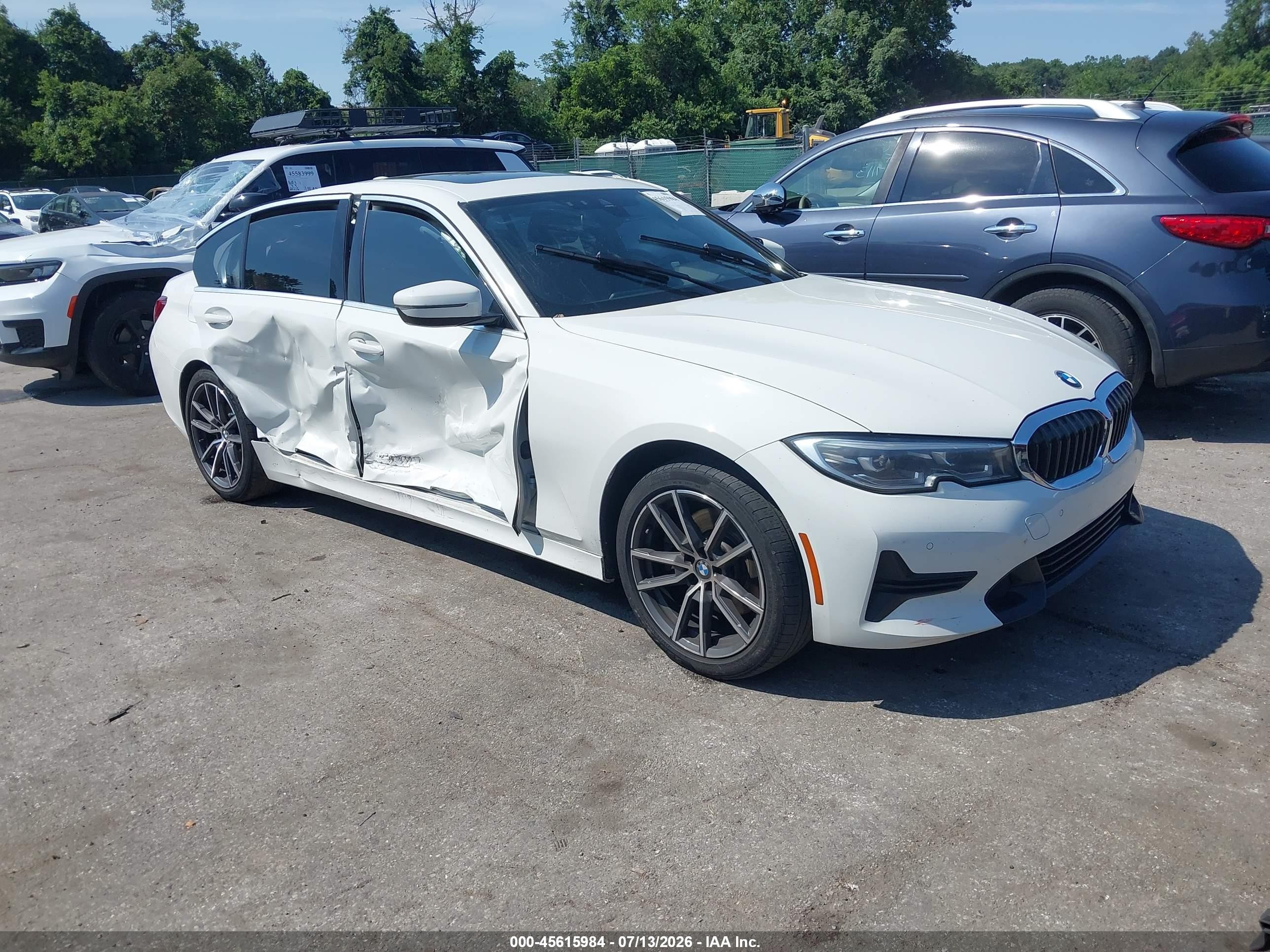 2022 BMW 3 Series VIN 3MW5R7J0XN8C55171 — IAAI salvage auction photo