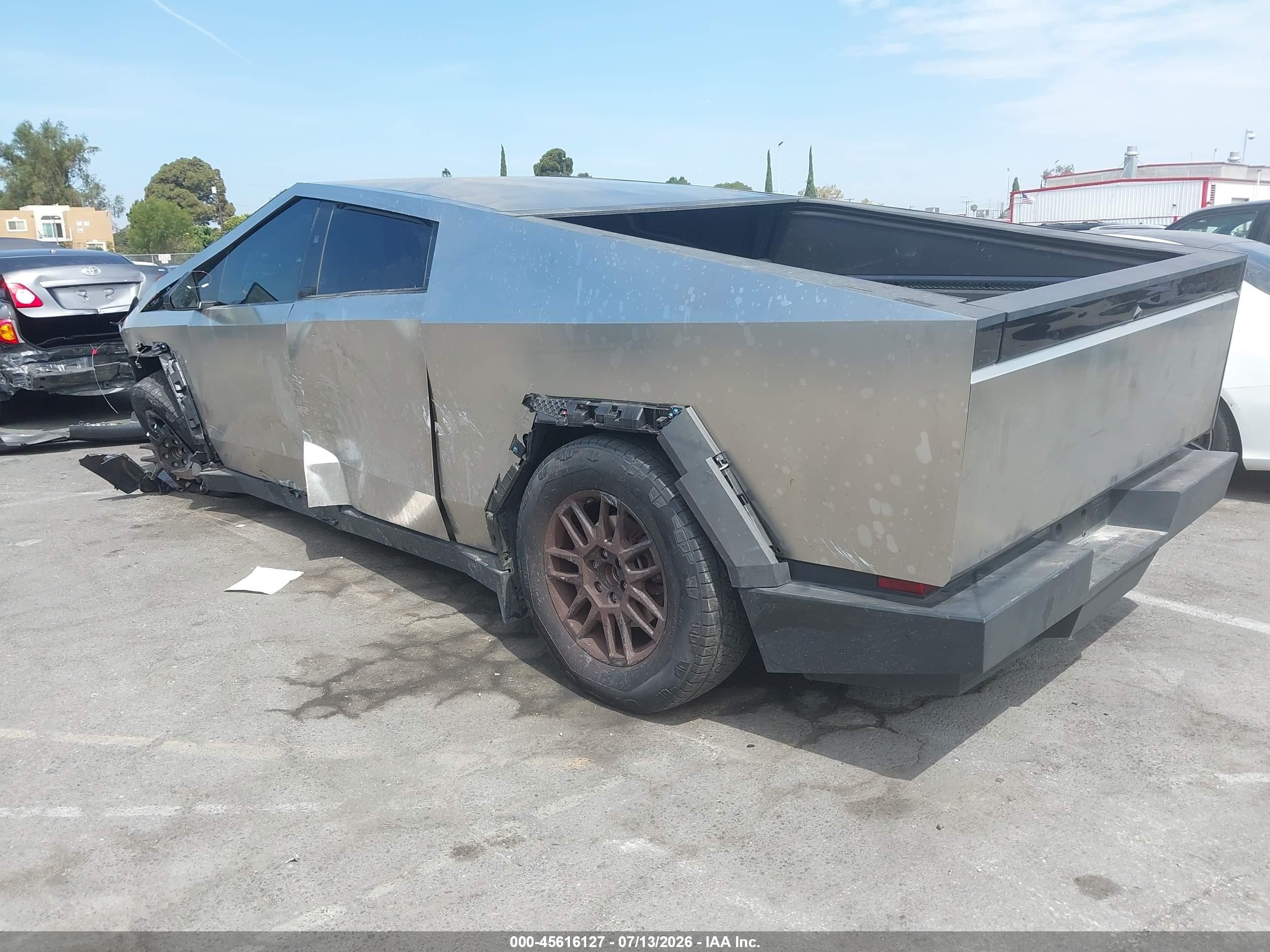 2025 Tesla Cybertruck VIN 7G2CEHED3SA073449 IAAI salvage auction — Front End, Salvage (California), sold $27,850 on 2026-08-13 (photo 3)