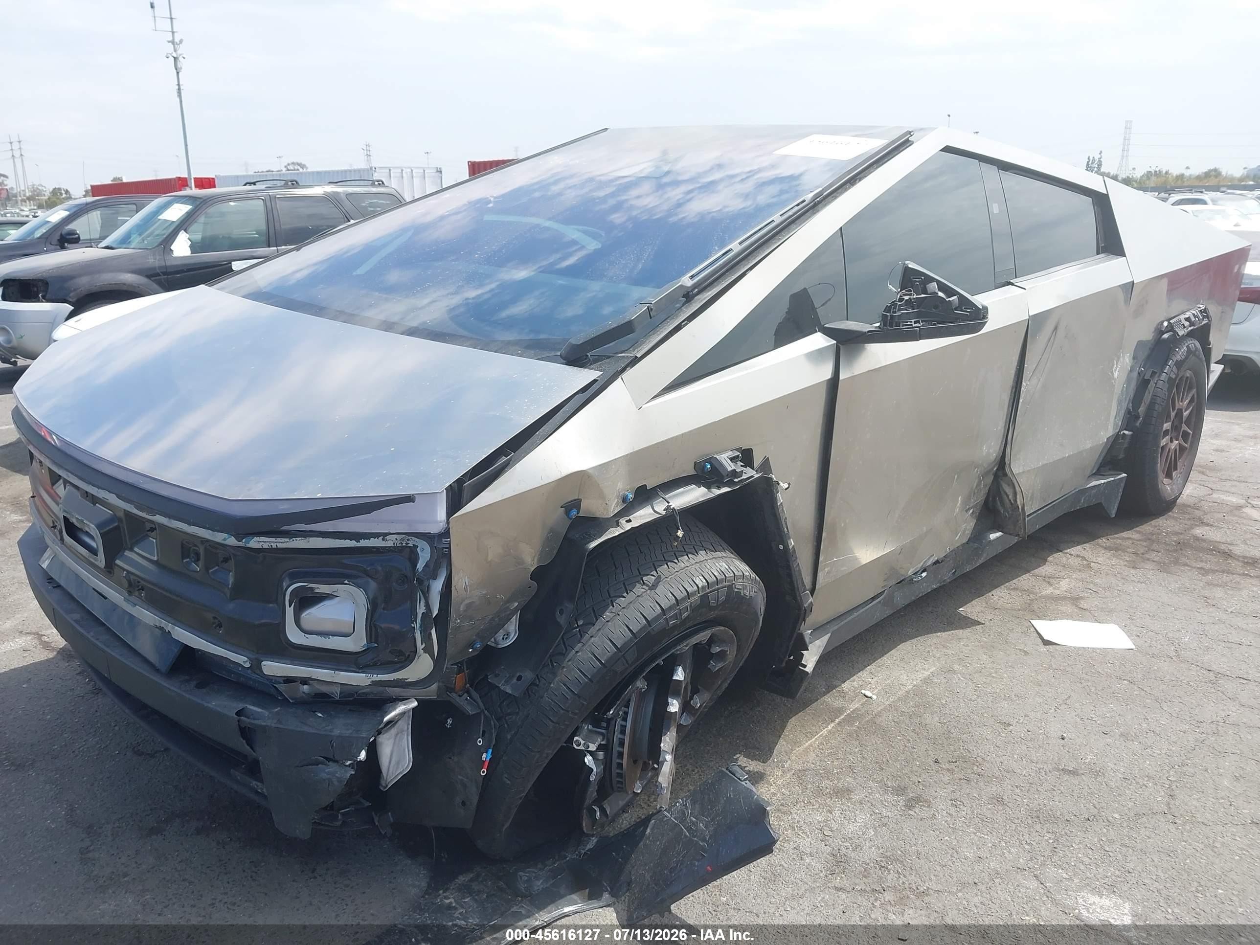 2025 Tesla Cybertruck VIN 7G2CEHED3SA073449 IAAI salvage auction — Front End, Salvage (California), sold $27,850 on 2026-08-13 (photo 6)