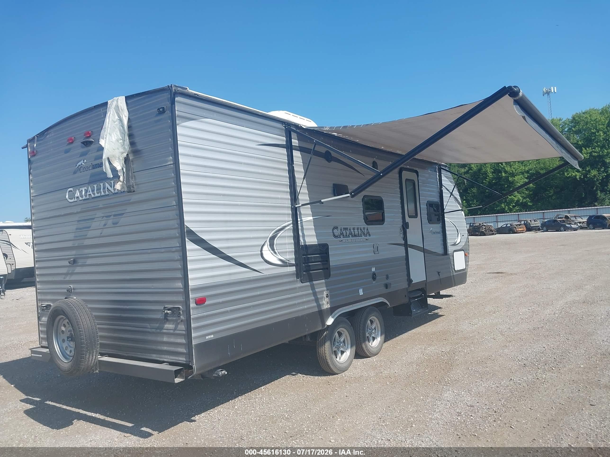 2017 Coachmen Catalina VIN 5ZT2CANB0HA026201 IAAI salvage auction — Hail, Original (Texas), sold $3,950 on 2026-09-23 (photo 4)