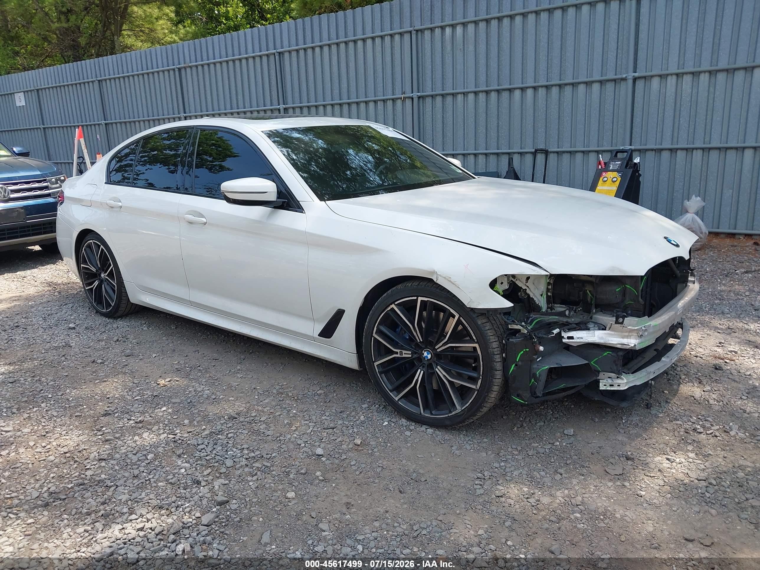 2021 BMW M550i xDrive VIN WBA13BK02MCF09869 — IAAI salvage auction photo