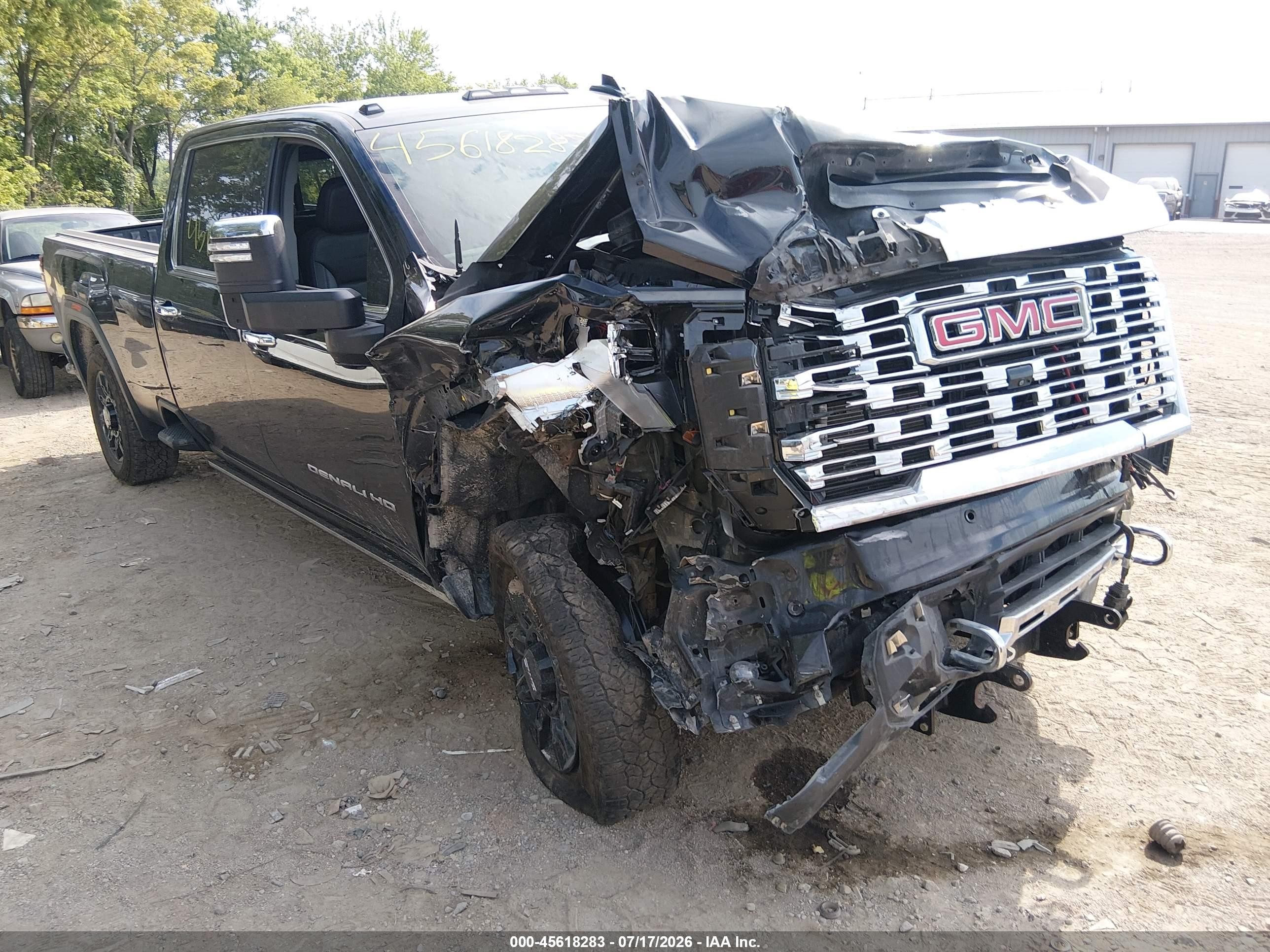 2024 GMC Sierra 3500 HD VIN 1GT49WEY2RF113760 — IAAI salvage auction photo