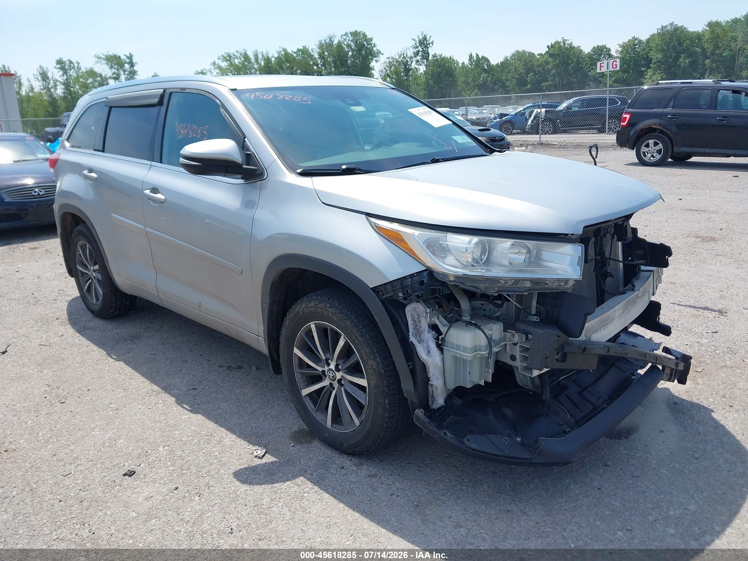 2018 Toyota Highlander VIN 5TDJZRFH5JS530085 — IAAI salvage auction photo