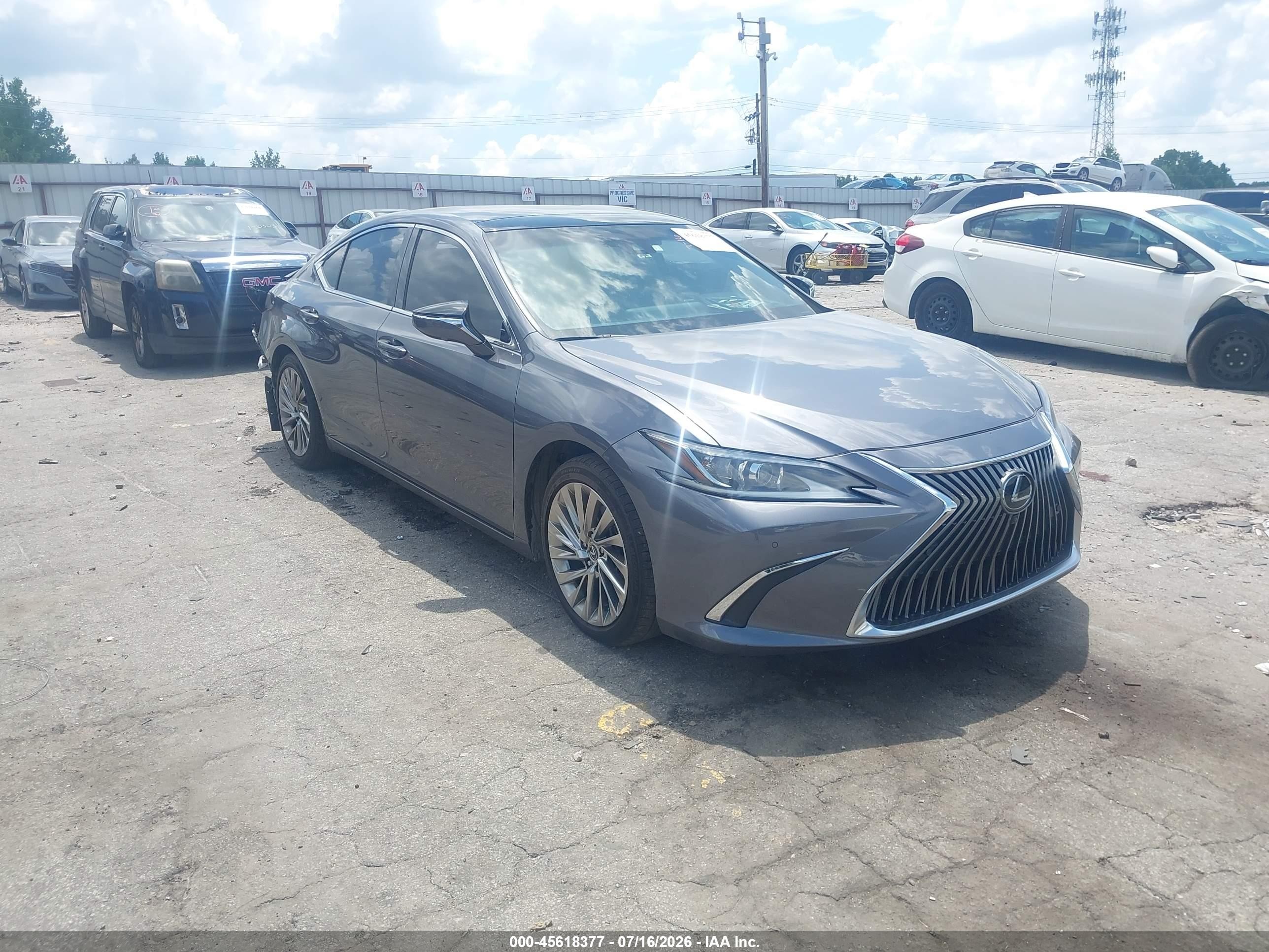 2020 Lexus ES 350 VIN 58AEZ1B16LU077979 — IAAI salvage auction photo