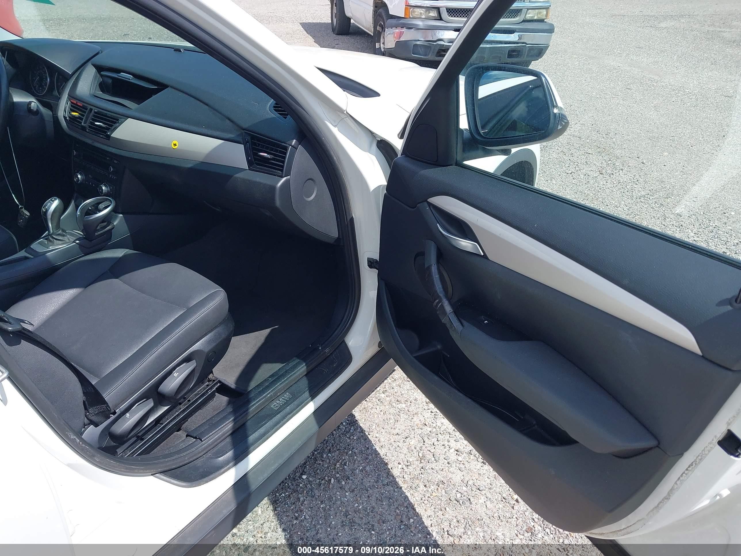 2015 BMW X1 VIN WBAVM1C53FVW57696 IAAI salvage auction — Burn Engine, Rebuildable (Florida), sold $600 on 2026-09-25 (photo 5)