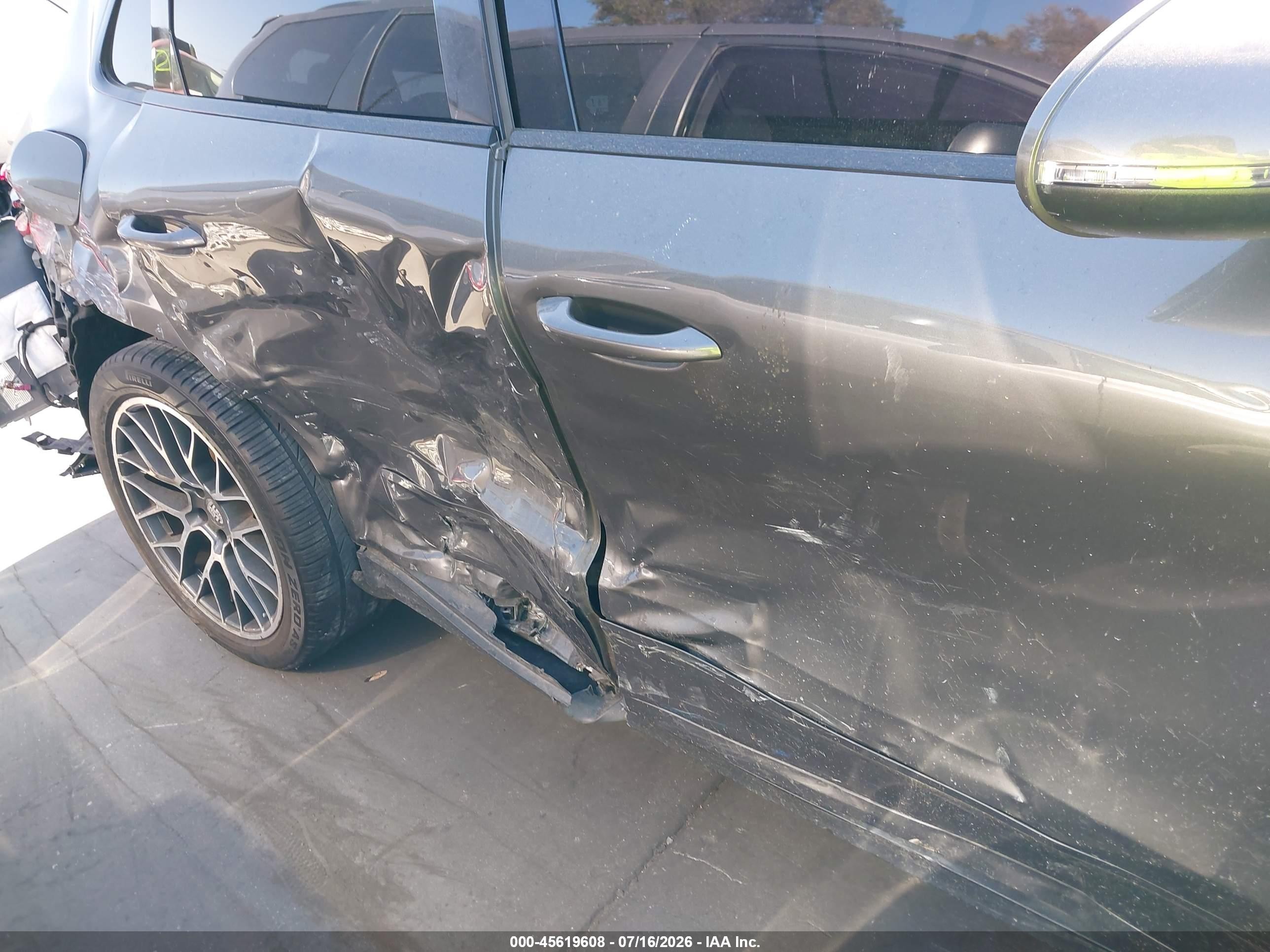 2018 Porsche Macan VIN WP1AA2A5XJLB03982 IAAI salvage auction — Side, Salvage Certificate (California), sold $4,200 on 2026-08-17 (photo 6)