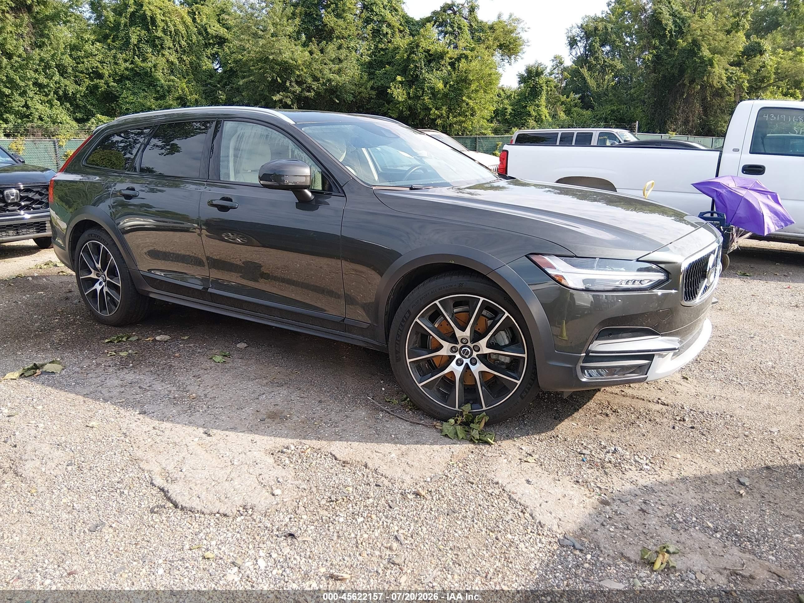 2020 Volvo V90 Cross Country VIN YV4A22NL5L1115928 — IAAI salvage auction photo