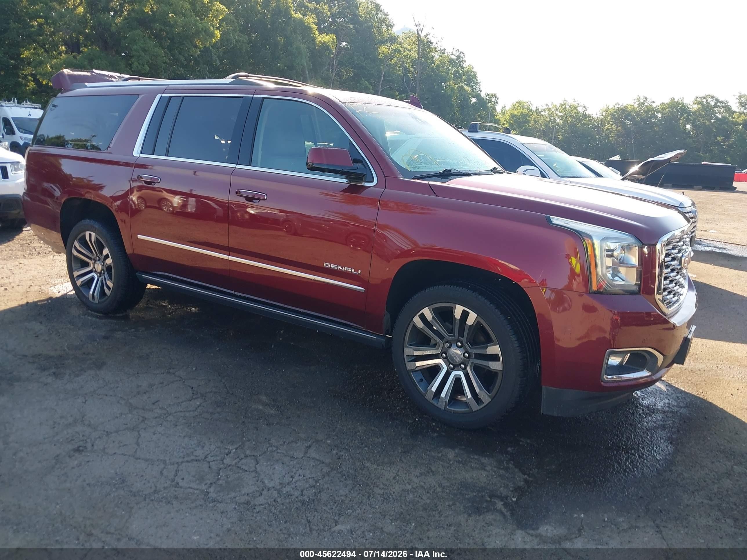 2019 GMC Yukon XL VIN 1GKS2HKJ3KR299557 — IAAI salvage auction photo