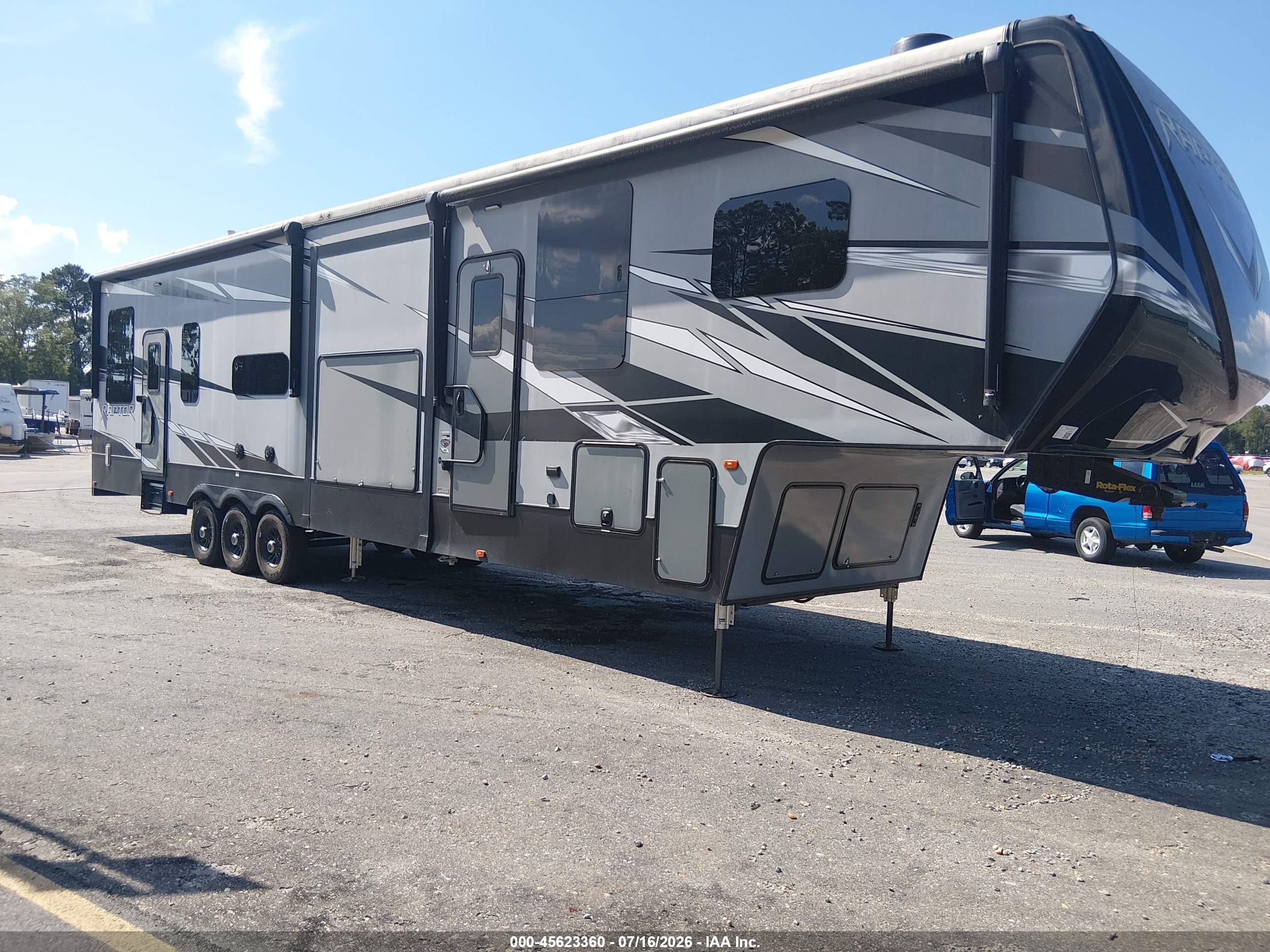 2020 Keystone Raptor VIN 4YDF42333LR800983 — IAAI salvage auction photo