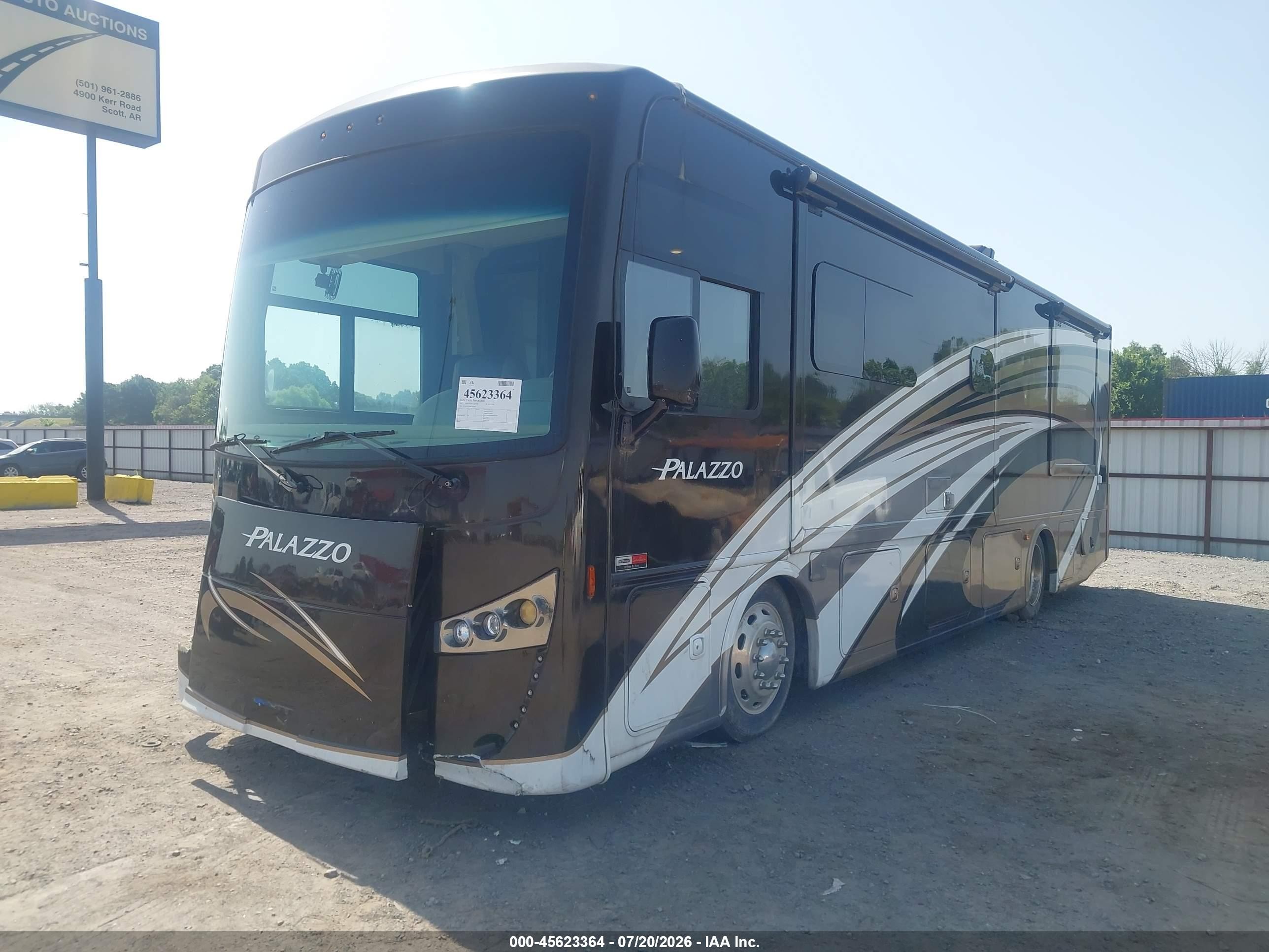2017 Freightliner Chassis VIN 4UZAAJDT8HCJE6823 IAAI salvage auction — Front End, Clear (Arkansas), sold $18,000 on 2026-08-12 (photo 2)