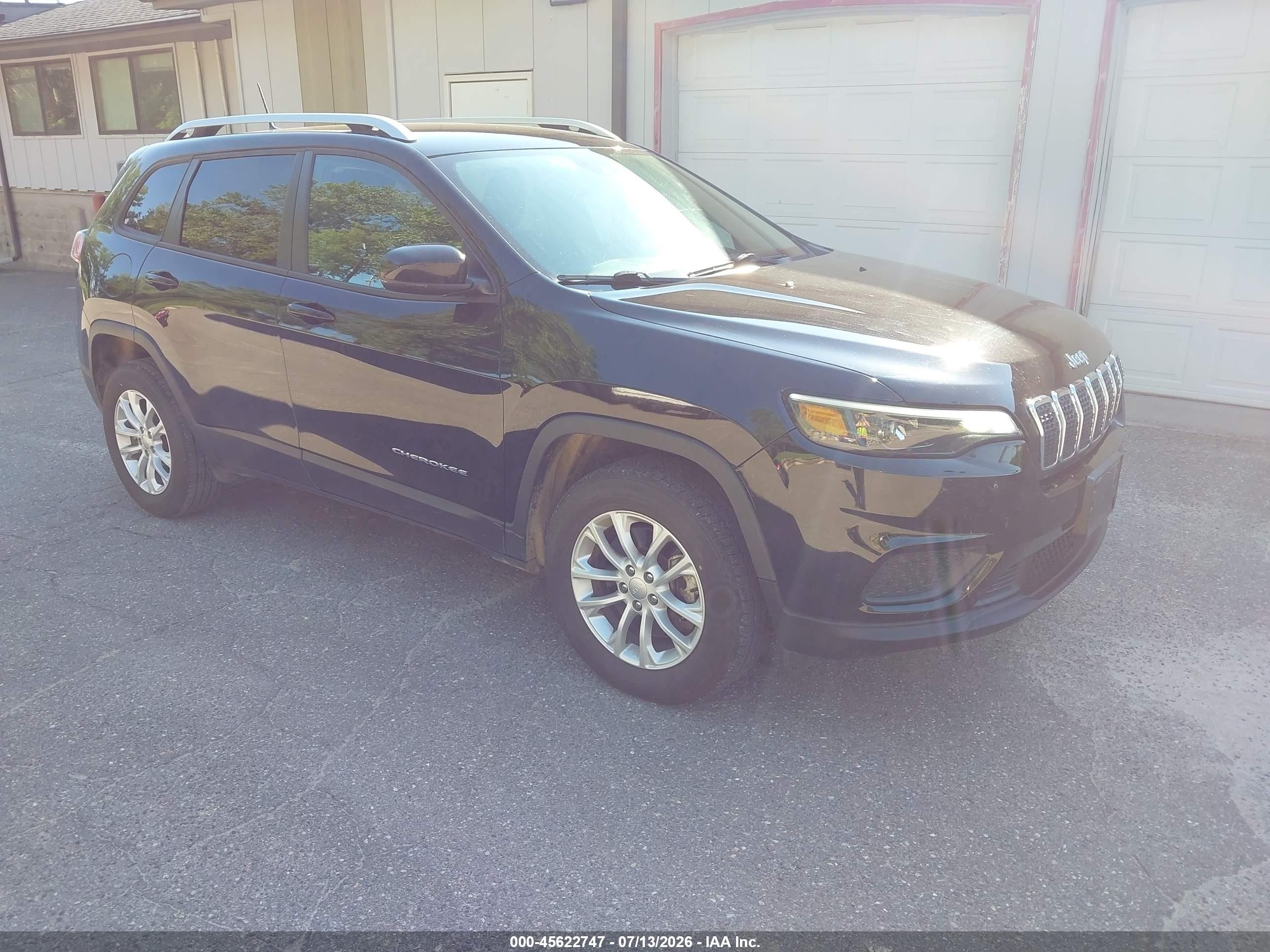 2021 Jeep Cherokee VIN 1C4PJMCB7MD242704 — IAAI salvage auction photo