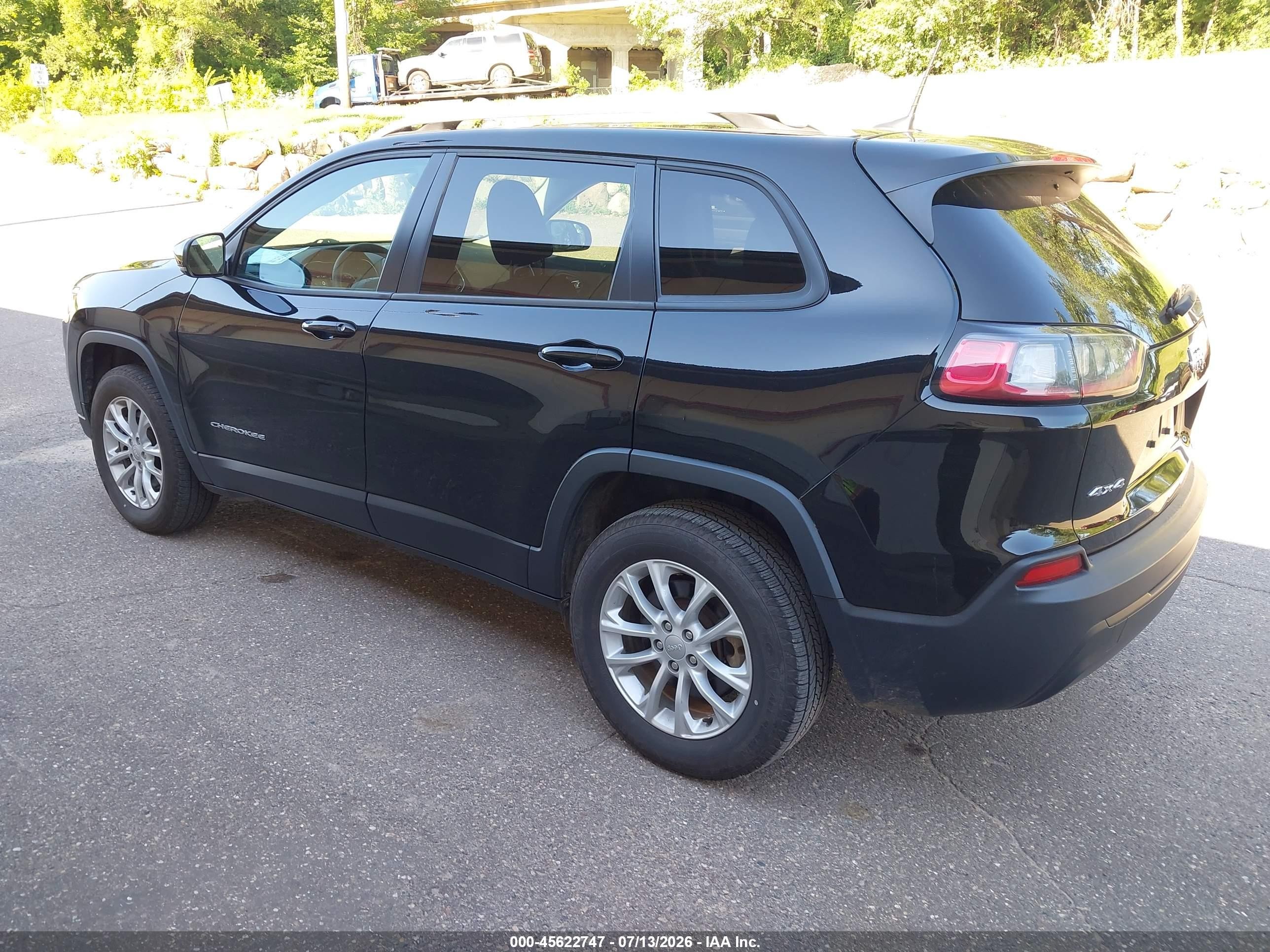2021 Jeep Cherokee VIN 1C4PJMCB7MD242704 IAAI salvage auction — Normal Wear, Sf97 (Minnesota), sold $10,000 on 2026-09-16 (photo 3)