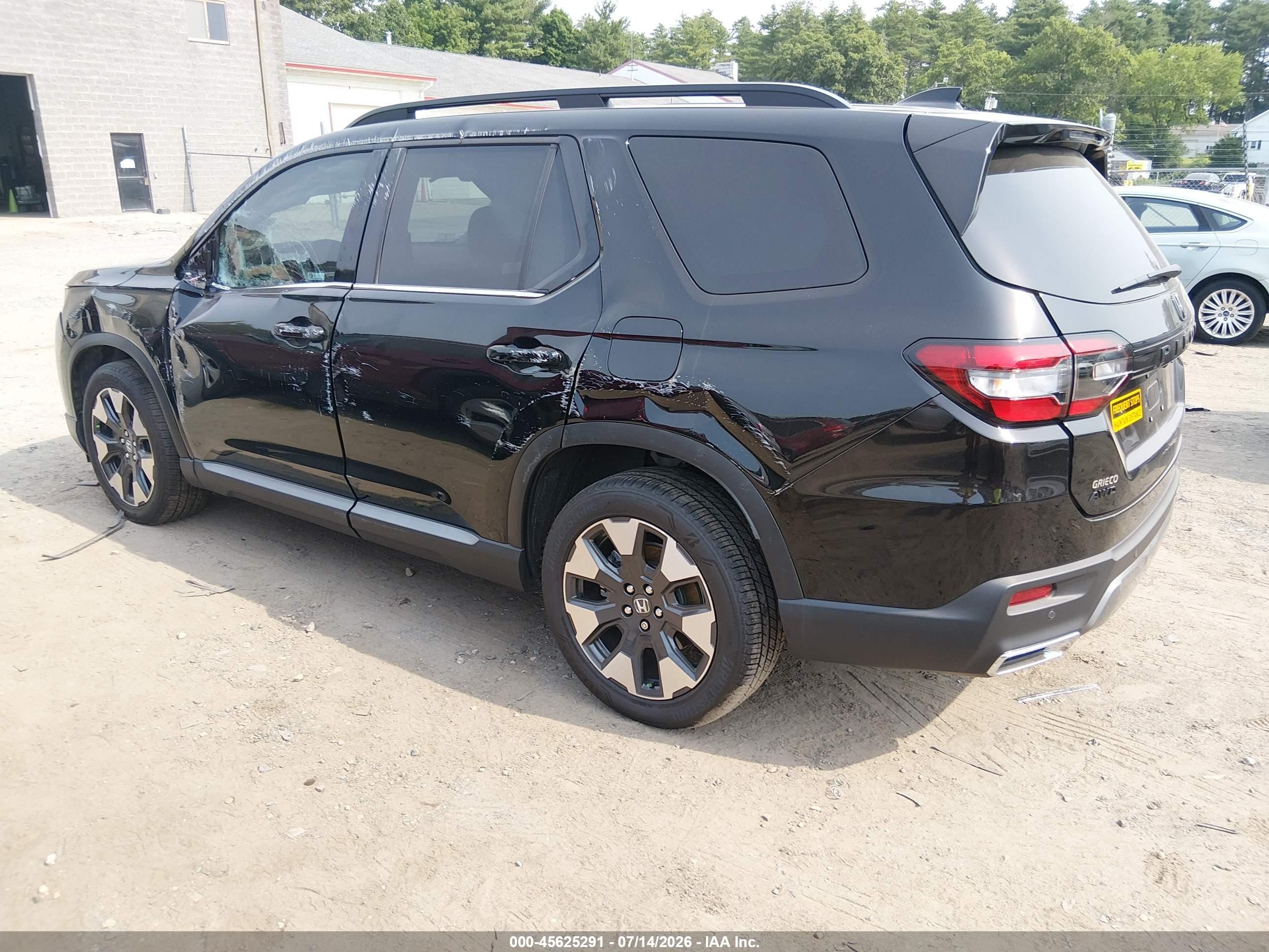2026 Honda Pilot VIN 5FNYG1H71TB017031 IAAI salvage auction — Side, Salvage (Massachusetts), sold $25,000 on 2026-09-23 (photo 3)