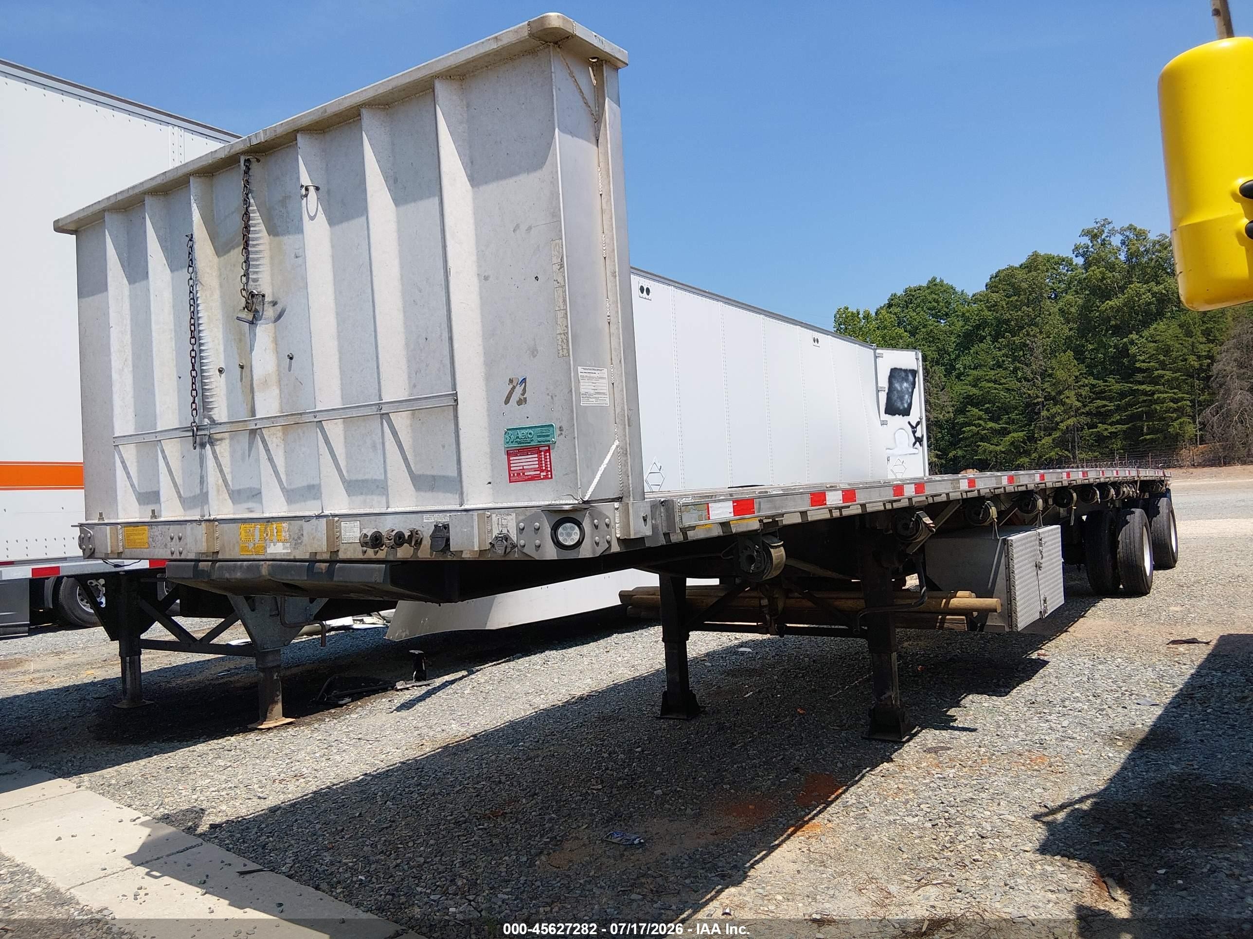 2002 Utility Trailer Mfg Flatbed VIN 1UYFS24892A784905 IAAI salvage auction — Theft, Junk Receipt (North Carolina), sold $5,275 on 2026-09-09 (photo 2)