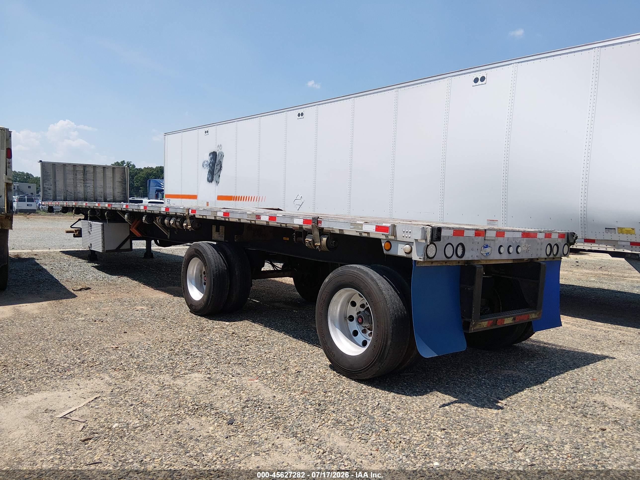 2002 Utility Trailer Mfg Flatbed VIN 1UYFS24892A784905 IAAI salvage auction — Theft, Junk Receipt (North Carolina), sold $5,275 on 2026-09-09 (photo 3)