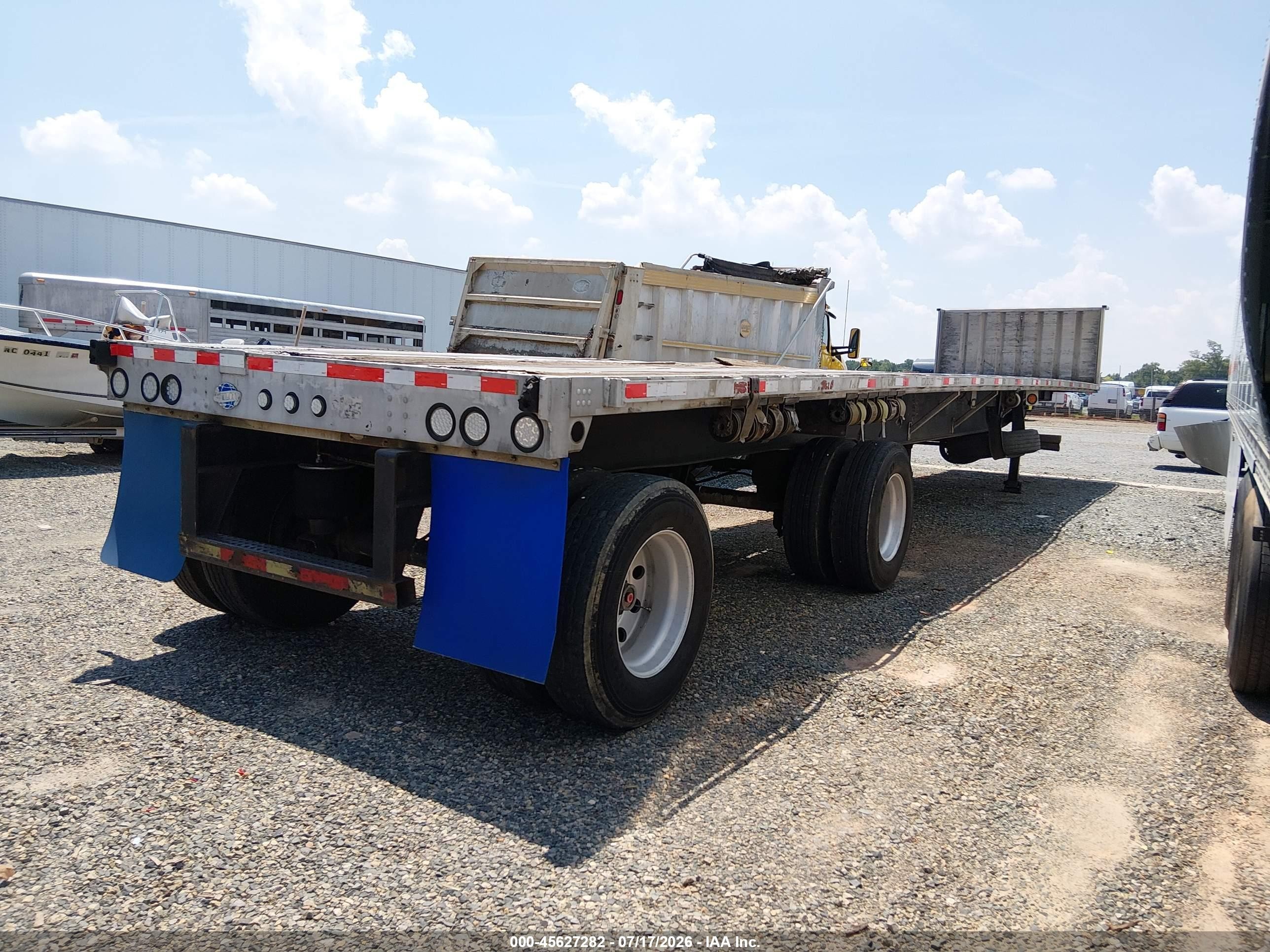 2002 Utility Trailer Mfg Flatbed VIN 1UYFS24892A784905 IAAI salvage auction — Theft, Junk Receipt (North Carolina), sold $5,275 on 2026-09-09 (photo 4)