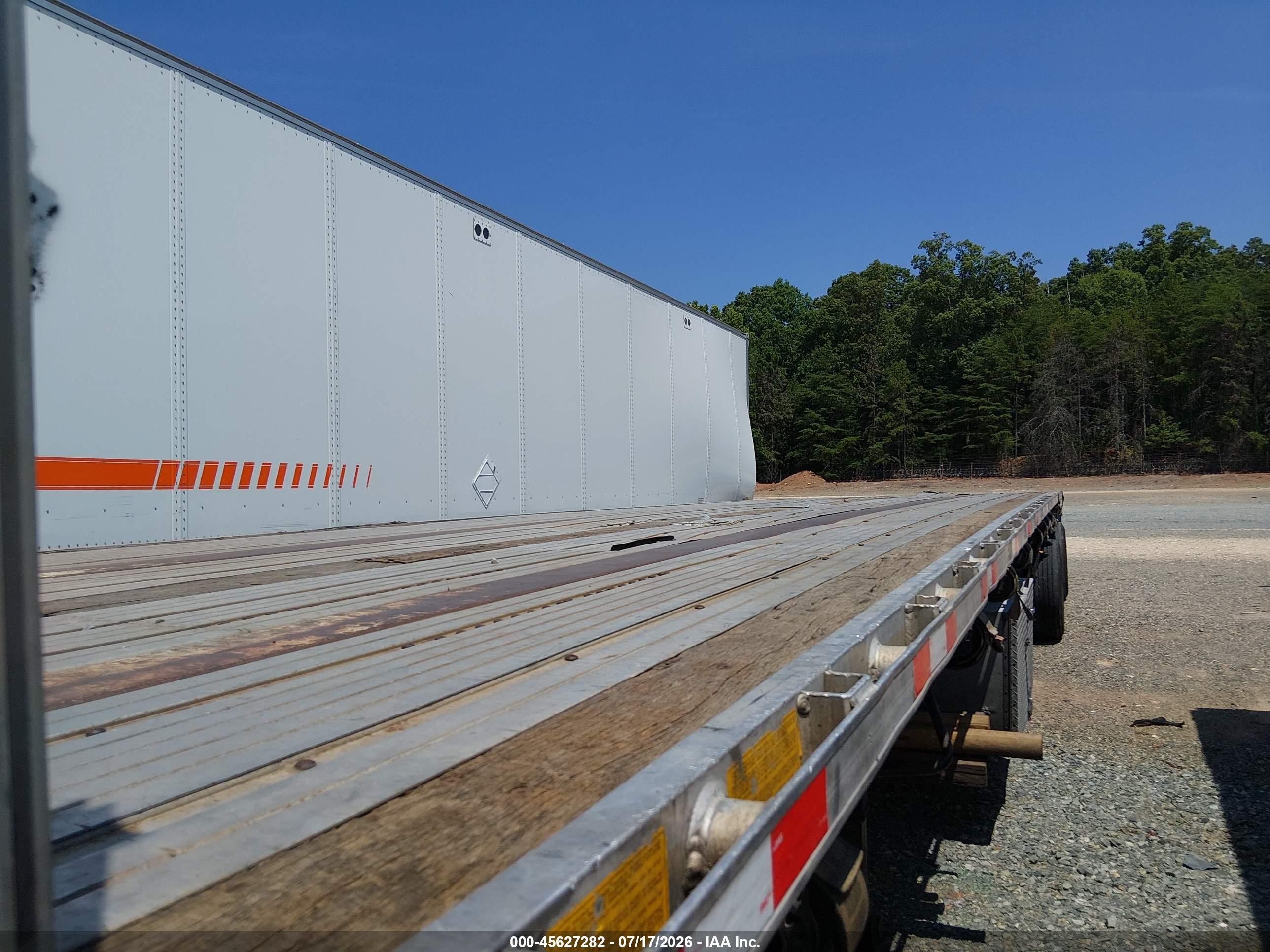 2002 Utility Trailer Mfg Flatbed VIN 1UYFS24892A784905 IAAI salvage auction — Theft, Junk Receipt (North Carolina), sold $5,275 on 2026-09-09 (photo 7)