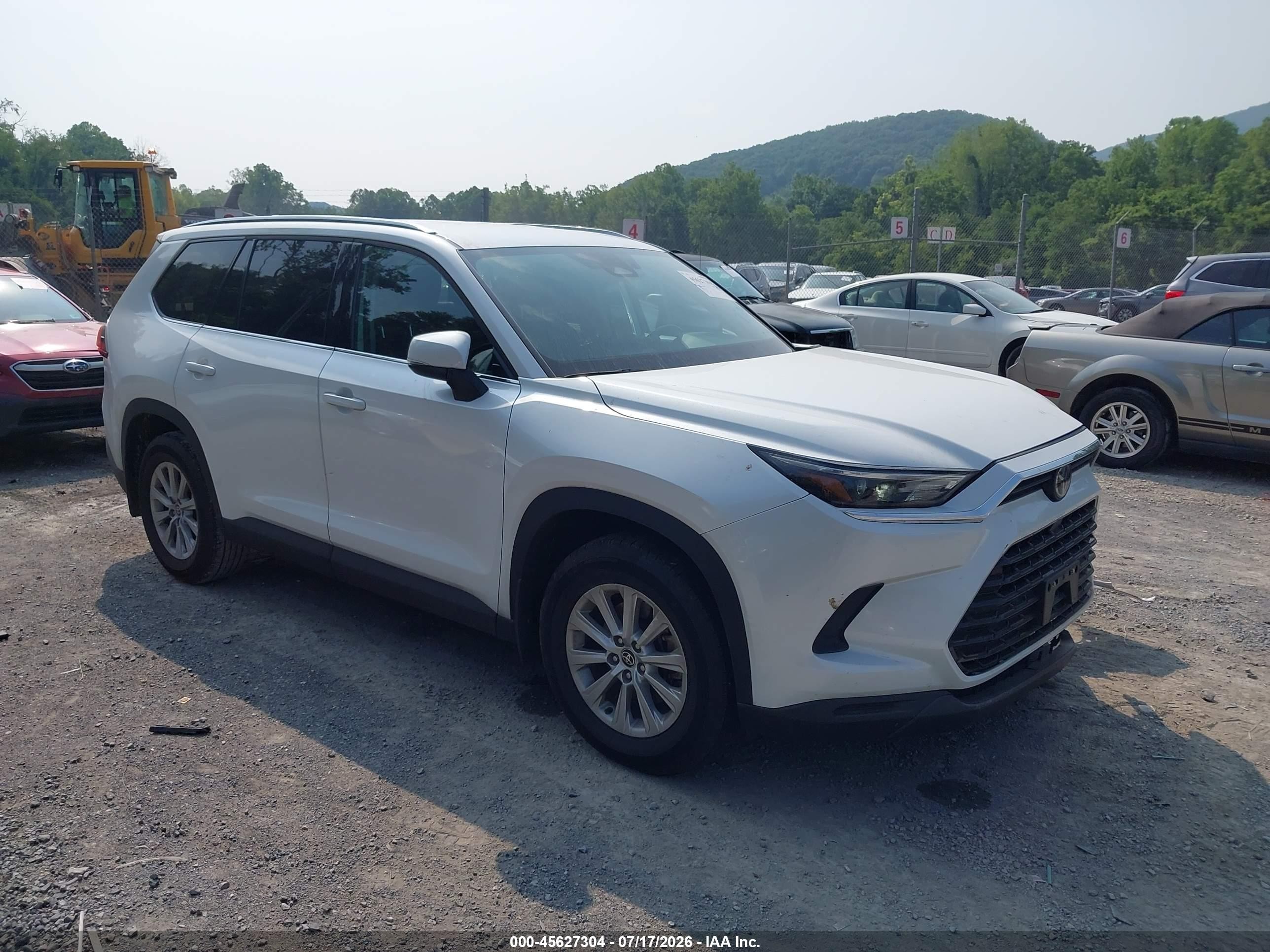 2024 Toyota Highlander VIN 5TDAAAB57RS018666 — IAAI salvage auction photo
