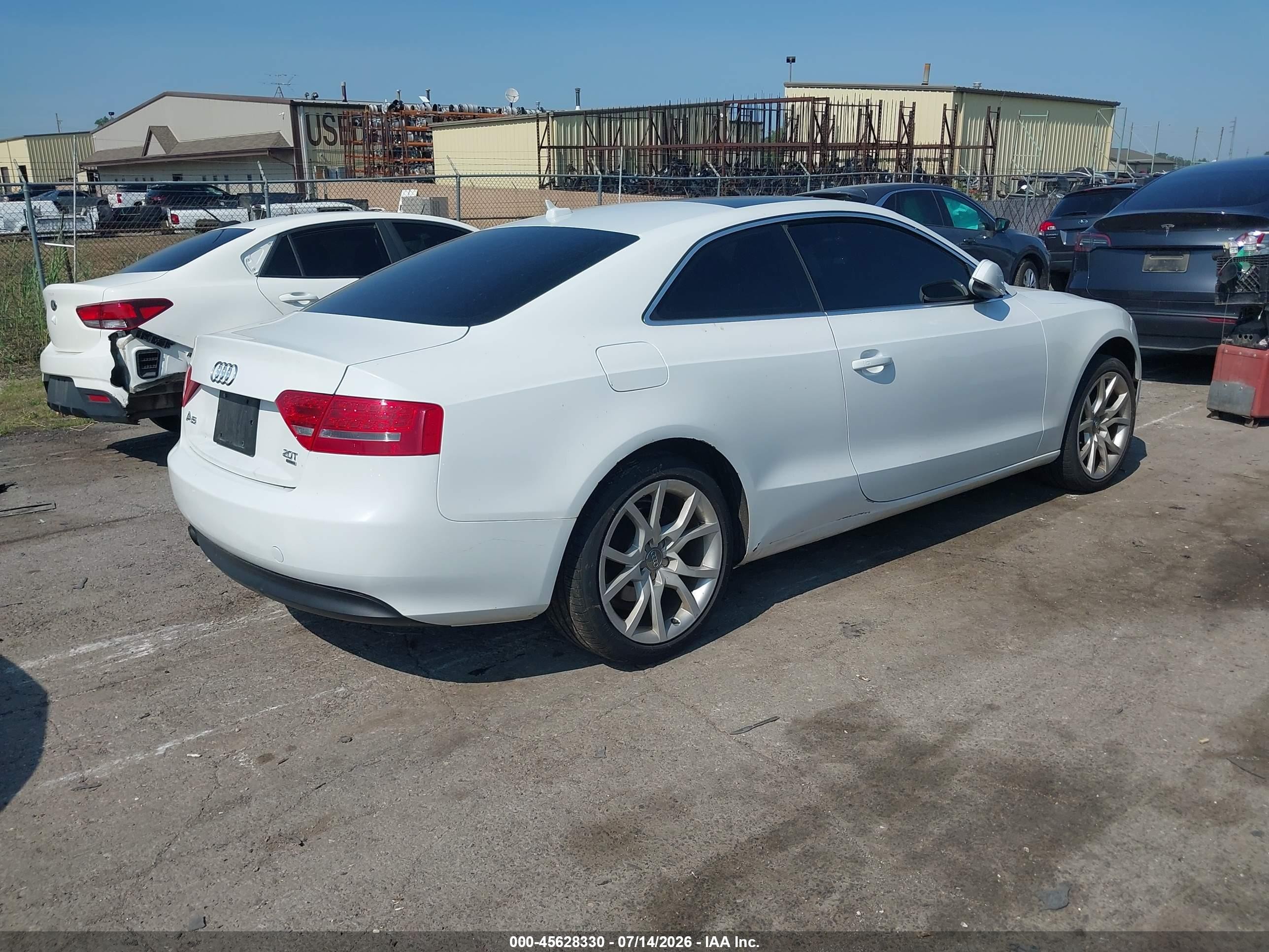 2012 Audi A5 VIN WAULFAFR8CA004767 IAAI salvage auction — Normal Wear, Clear (Michigan), sold $1,025 on 2026-09-25 (photo 4)