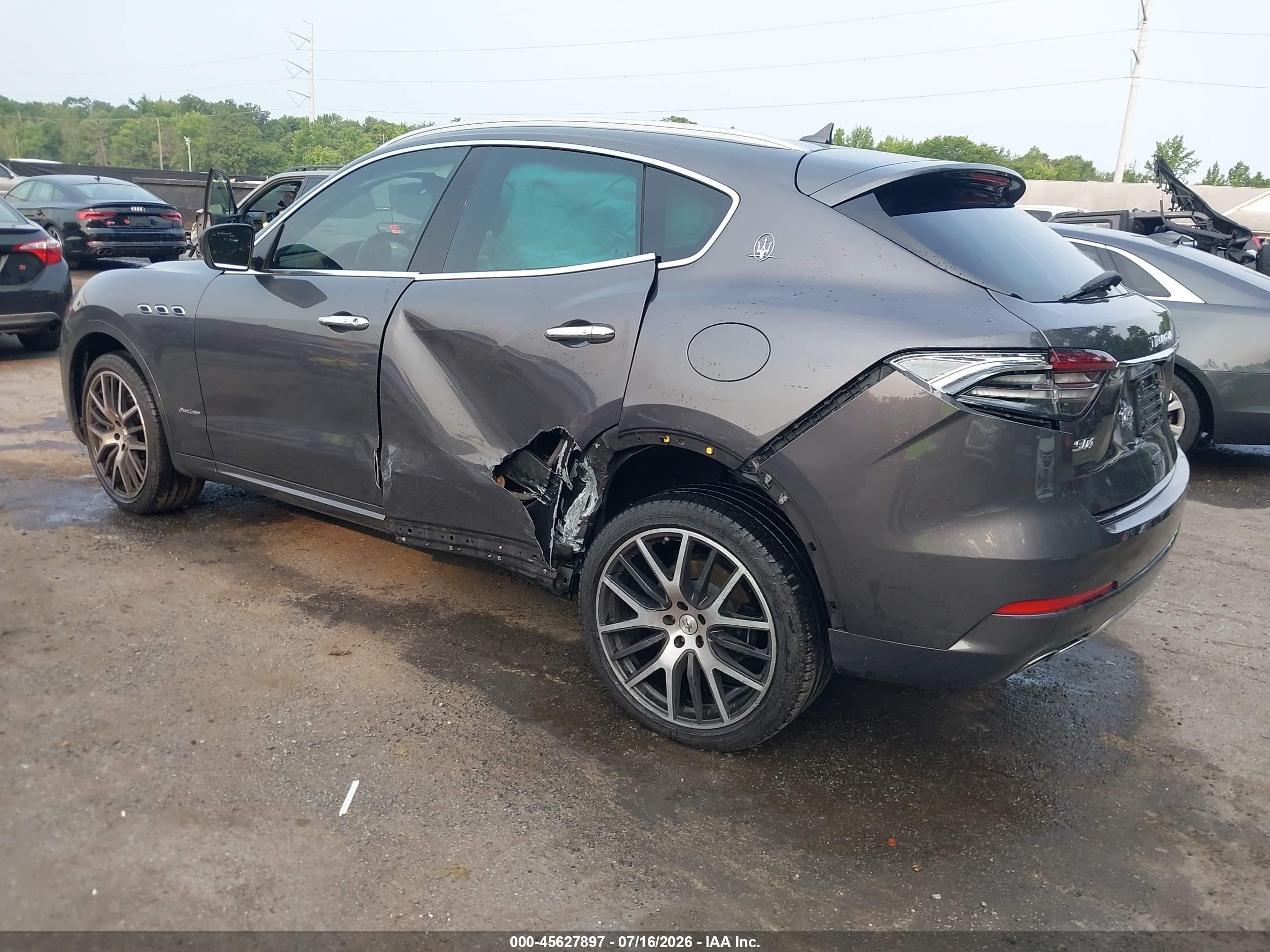 2021 Maserati Levante VIN ZN661YUL7MX378077 IAAI salvage auction — Side, Salvage - Greater Than 75% (Maryland), sold $6,850 on 2026-09-02 (photo 3)