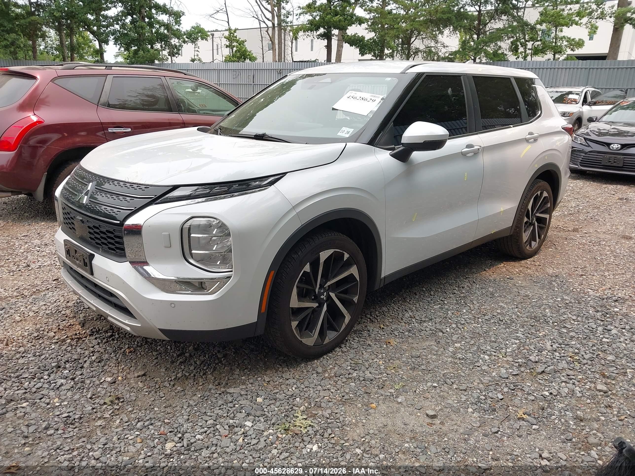 2022 Mitsubishi Outlander VIN JA4J4UA87NZ032171 IAAI salvage auction — Front & Rear, Salvage (New Jersey), sold $6,800 on 2026-09-13 (photo 2)