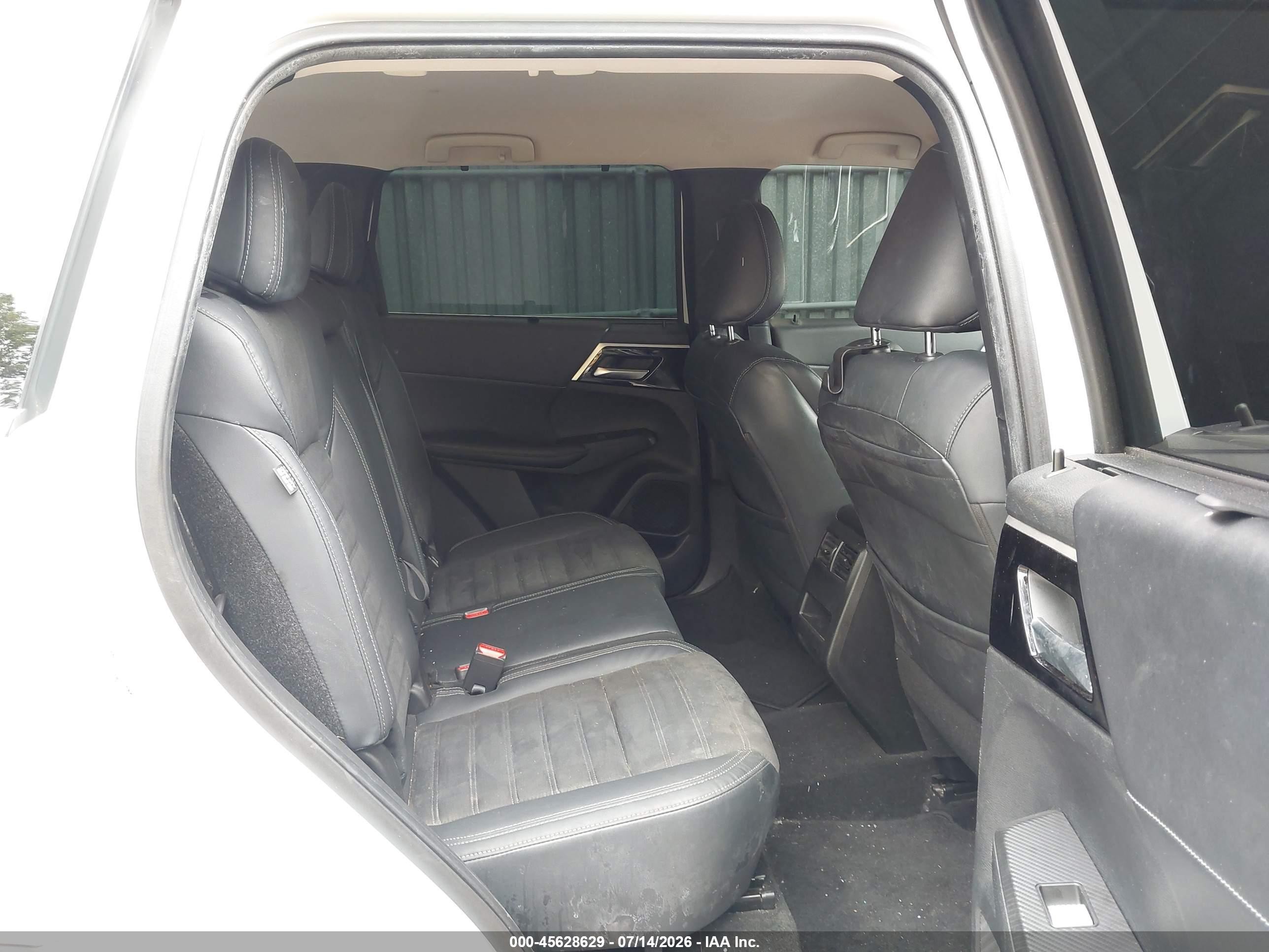 2022 Mitsubishi Outlander VIN JA4J4UA87NZ032171 IAAI salvage auction — Front & Rear, Salvage (New Jersey), sold $6,800 on 2026-09-13 (photo 8)