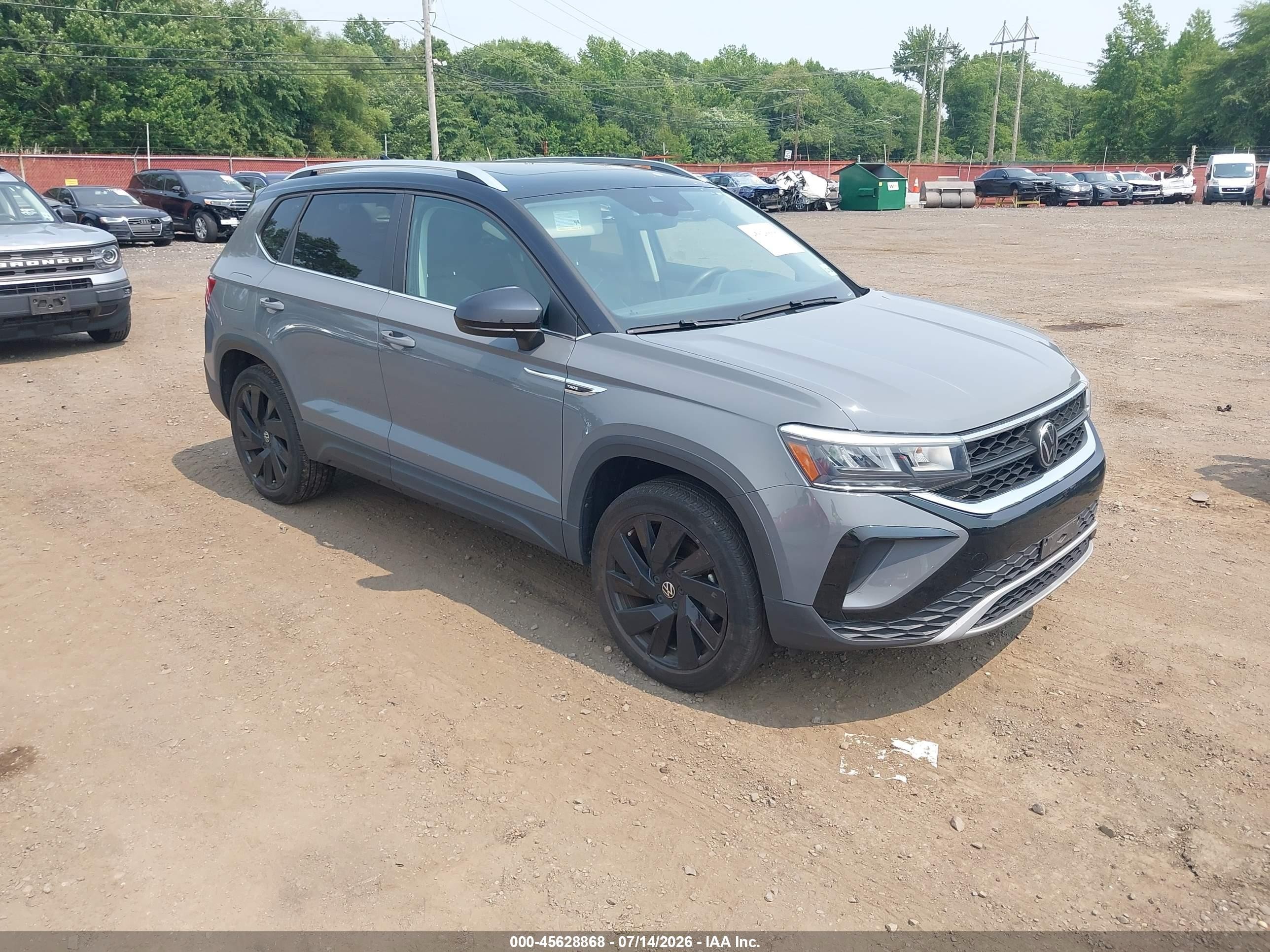 2024 Volkswagen Taos VIN 3VVVX7B28RM033400 — IAAI salvage auction photo