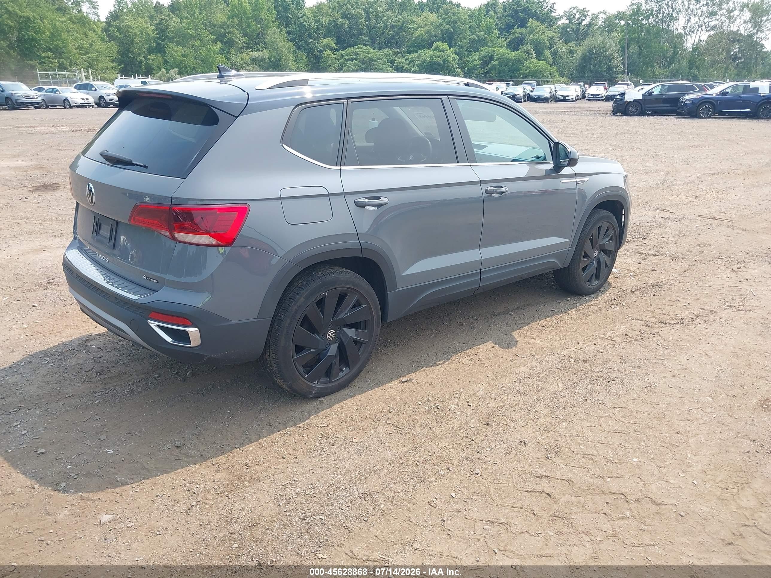 2024 Volkswagen Taos VIN 3VVVX7B28RM033400 IAAI salvage auction — Side, Salvage (Idaho), sold $8,500 on 2026-09-15 (photo 4)