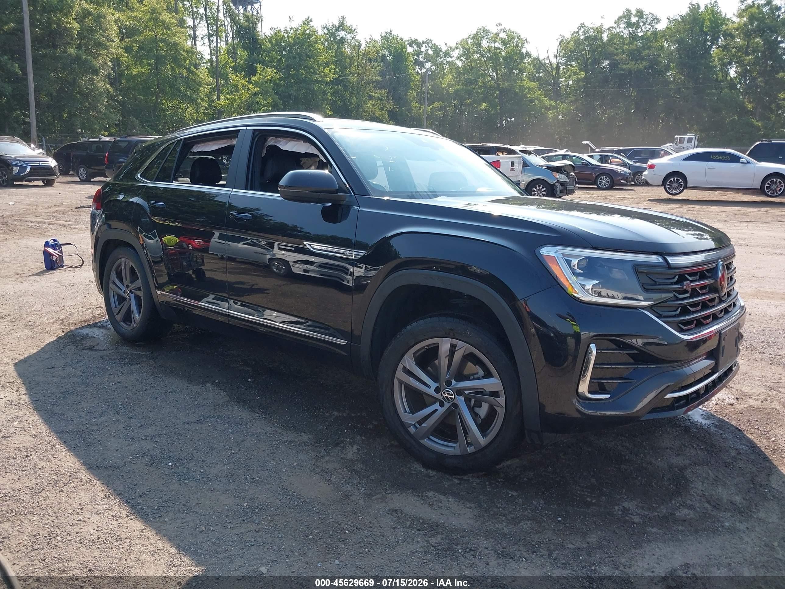 2024 Volkswagen Atlas Cross Sport VIN 1V2AE2CA2RC214522 — IAAI salvage auction photo