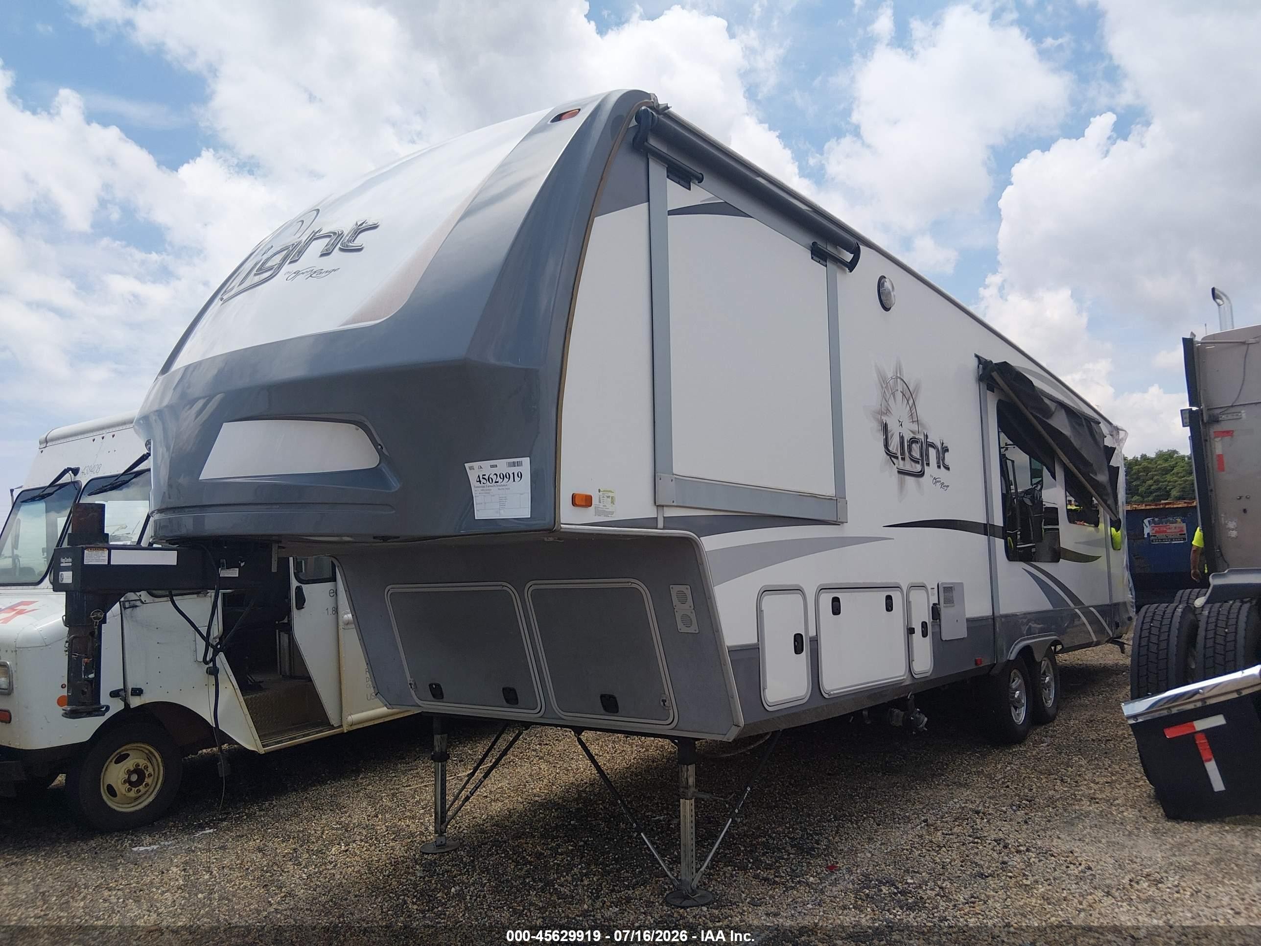 2017 Highland Ridge Light By Open Range VIN 58TFX3525H3029646 IAAI salvage auction — Rear End, Salvage (Tennessee), sold $50 on 2026-09-29 (photo 2)