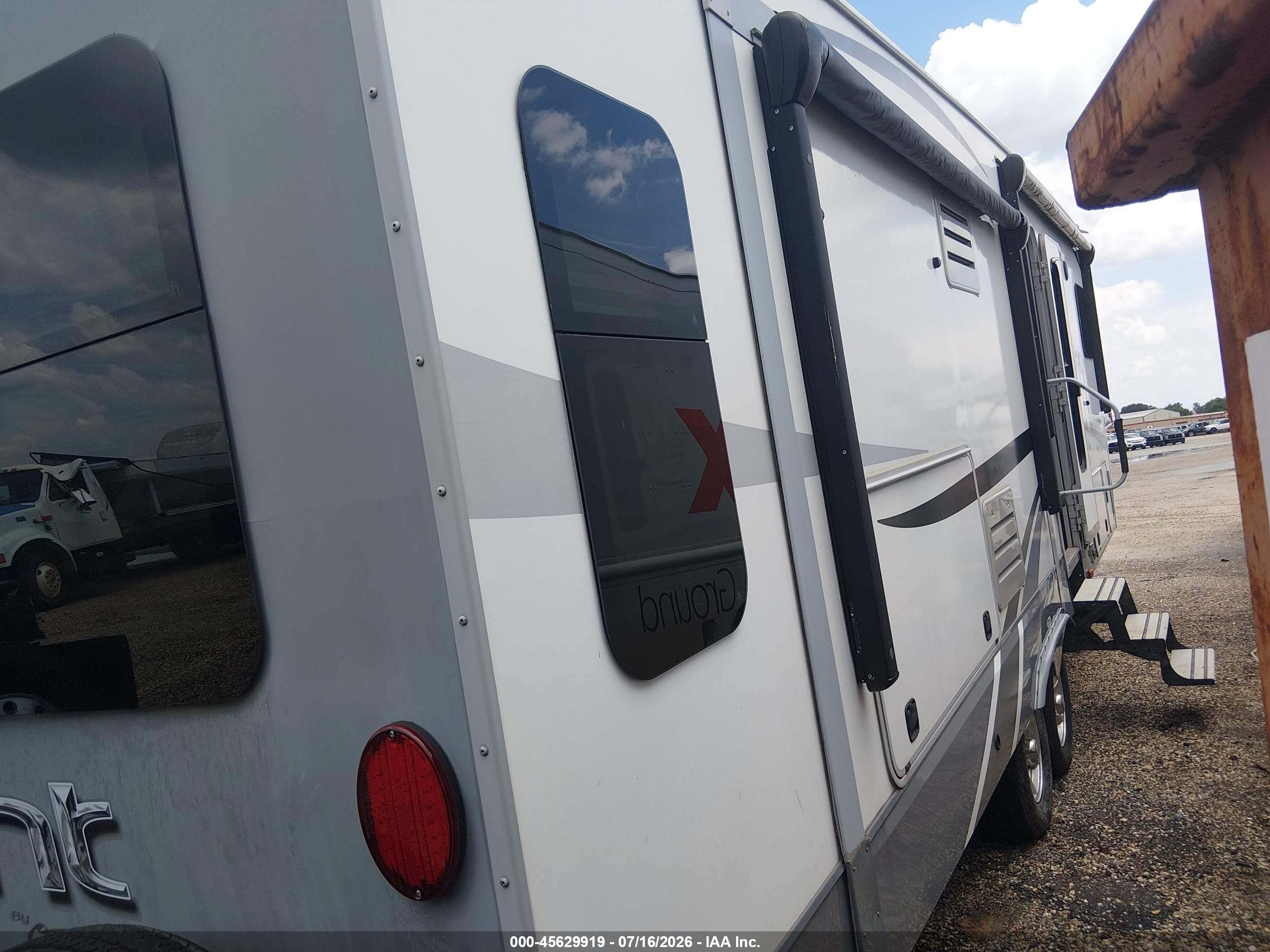 2017 Highland Ridge Light By Open Range VIN 58TFX3525H3029646 IAAI salvage auction — Rear End, Salvage (Tennessee), sold $50 on 2026-09-29 (photo 4)
