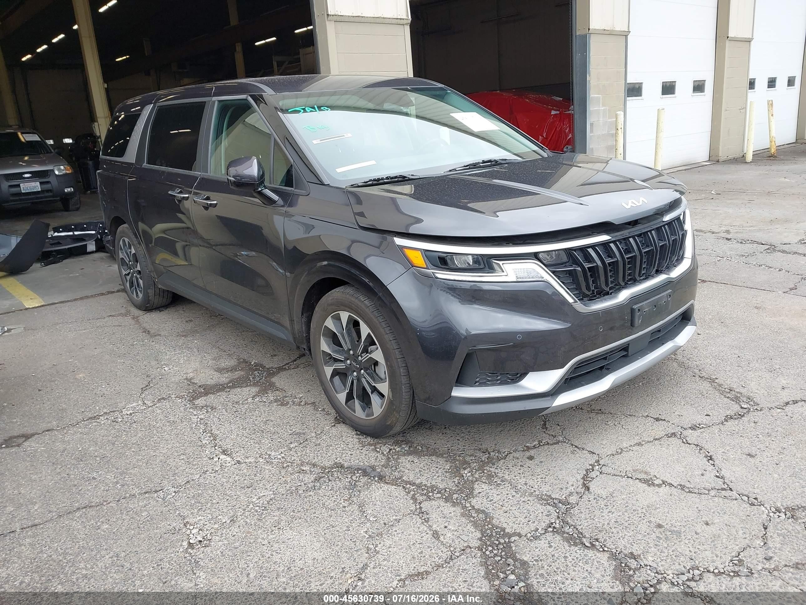 2024 Kia Carnival VIN KNDNC5H36R6352793 — IAAI salvage auction photo