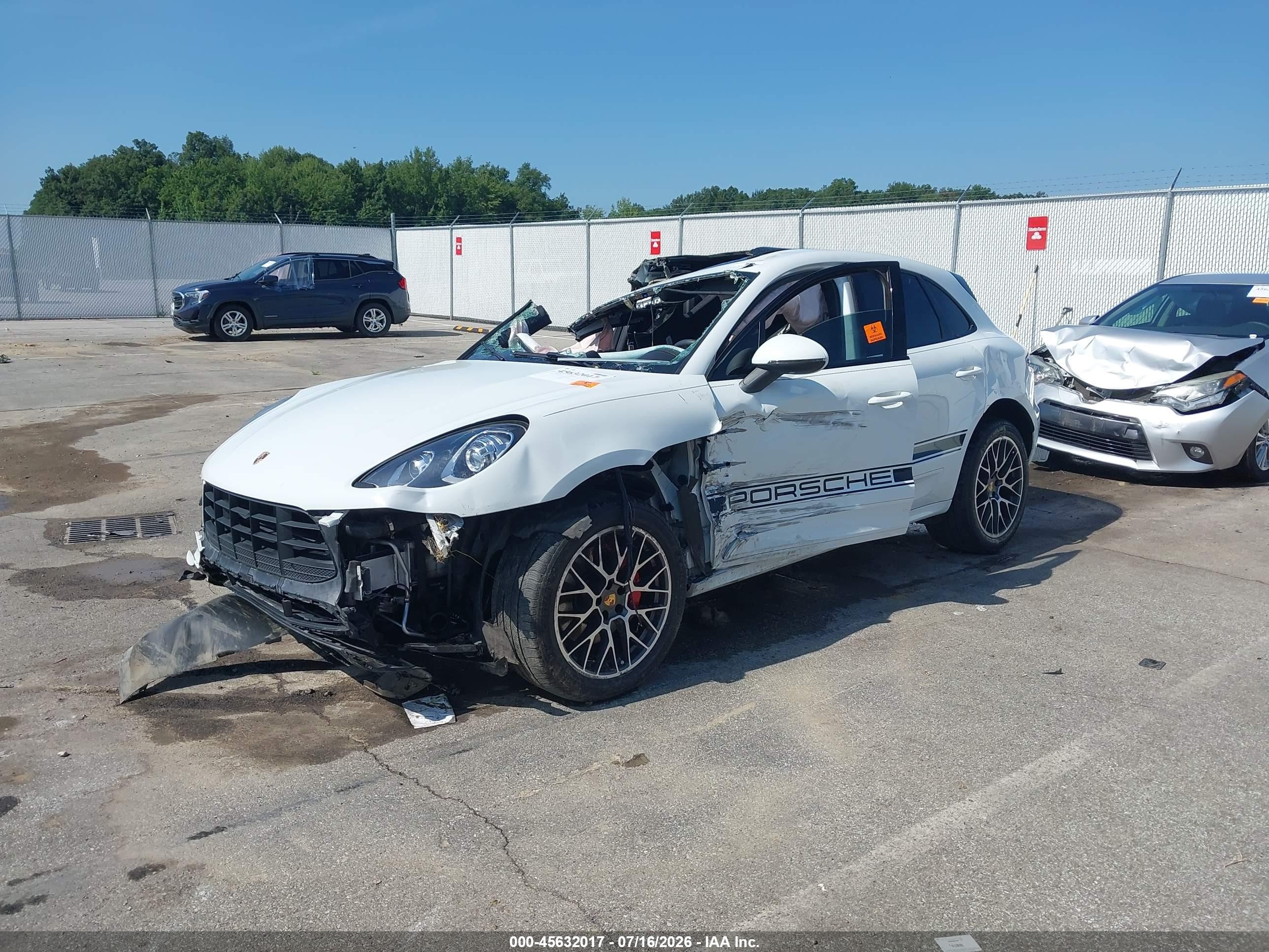 2016 Porsche Macan VIN WP1AF2A55GLB92886 IAAI salvage auction — Top/Roof, Clear (Indiana), sold $2,850 on 2026-09-11 (photo 2)