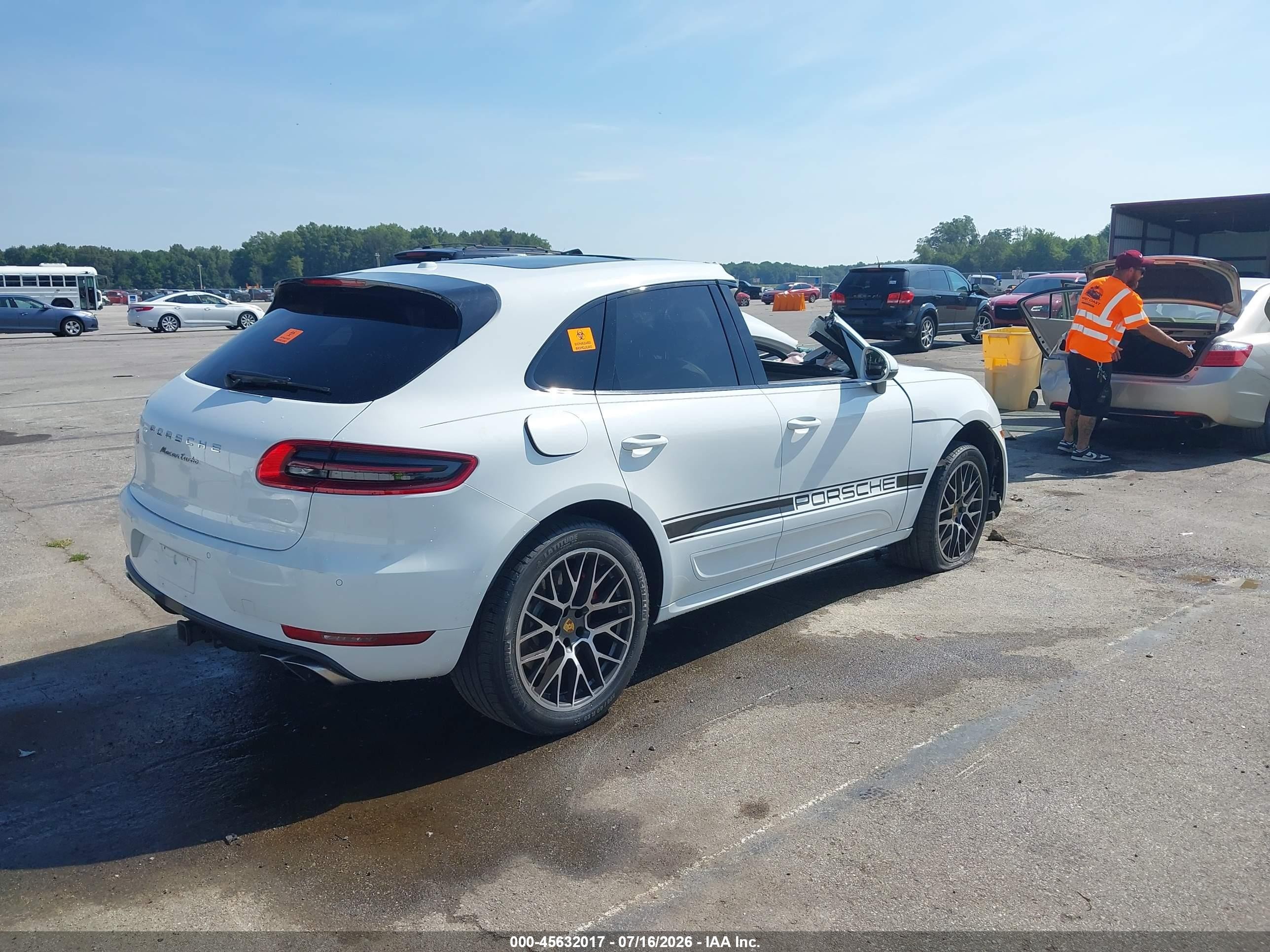 2016 Porsche Macan VIN WP1AF2A55GLB92886 IAAI salvage auction — Top/Roof, Clear (Indiana), sold $2,850 on 2026-09-11 (photo 4)